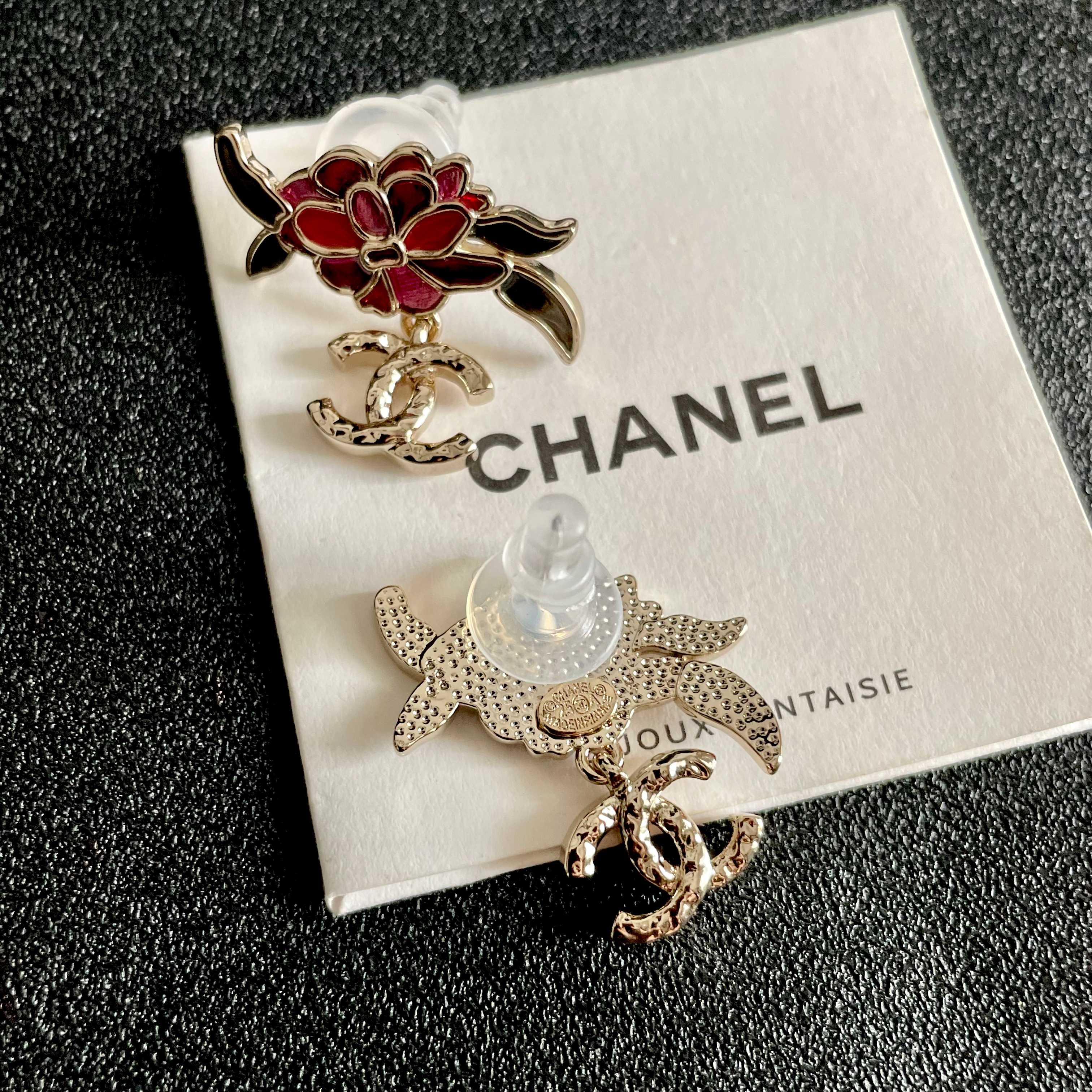  Chanel香奈儿 中古 双C耳钉👀原版复刻logo 小香家的款式真心无需多介绍😘🎶每一款都超好看，精