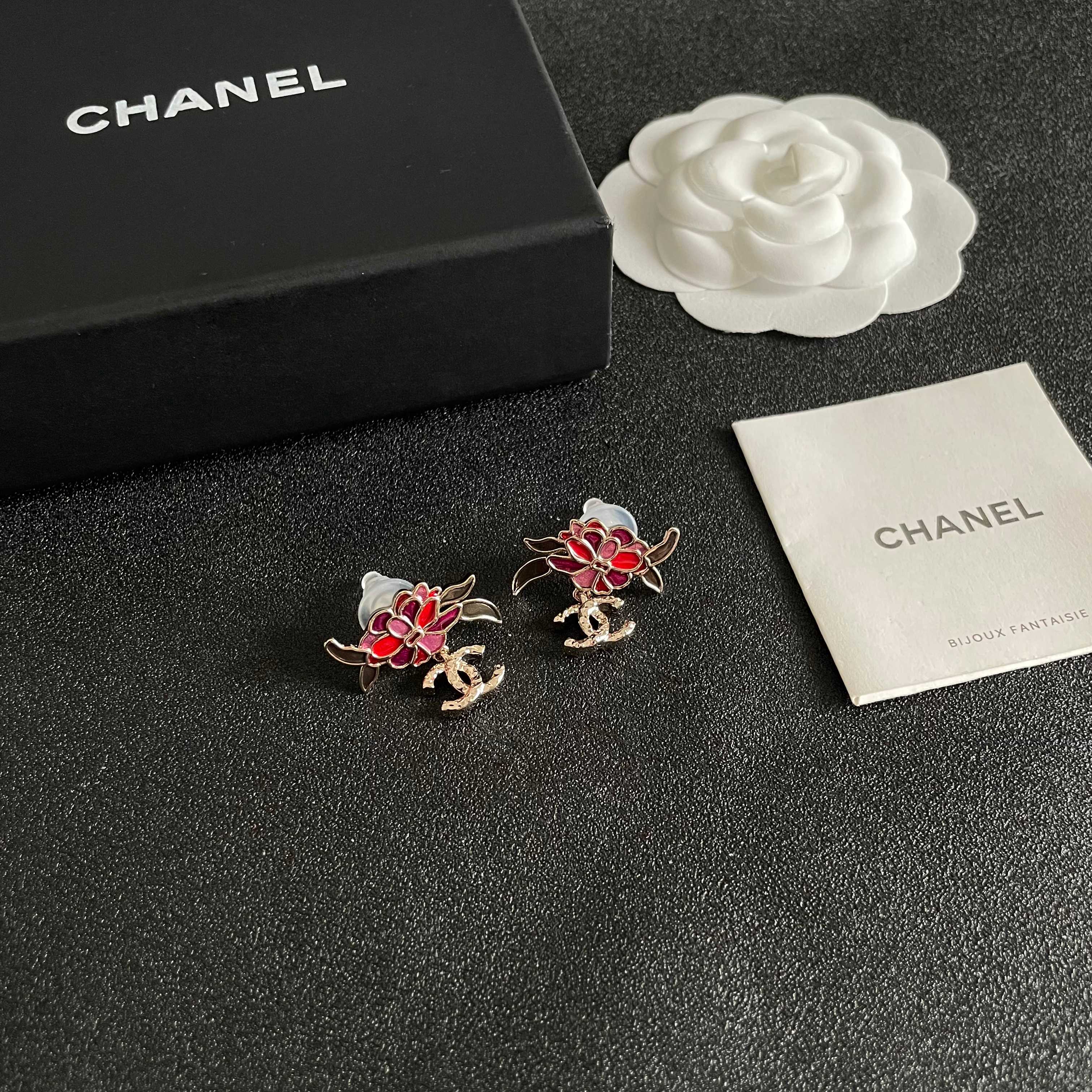  Chanel香奈儿 中古 双C耳钉👀原版复刻logo 小香家的款式真心无需多介绍😘🎶每一款都超好看，精