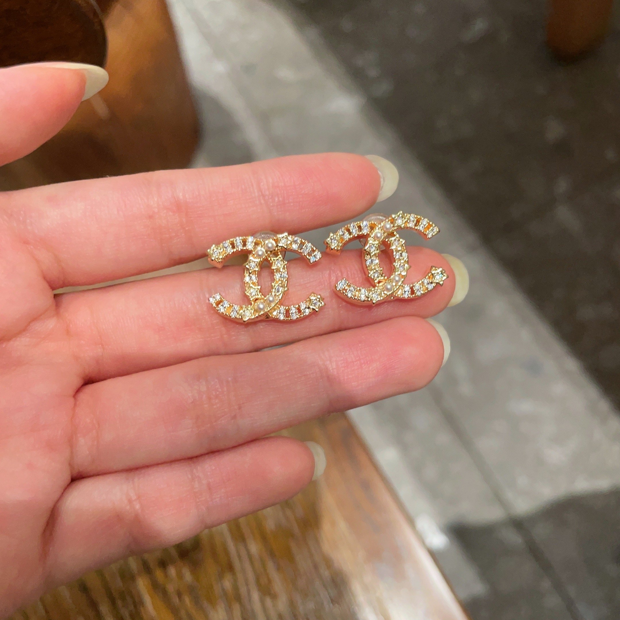  Chanel香奈儿 中古 双C耳钉👀原版复刻logo 小香家的款式真心无需多介绍😘🎶每一款都超好看，精