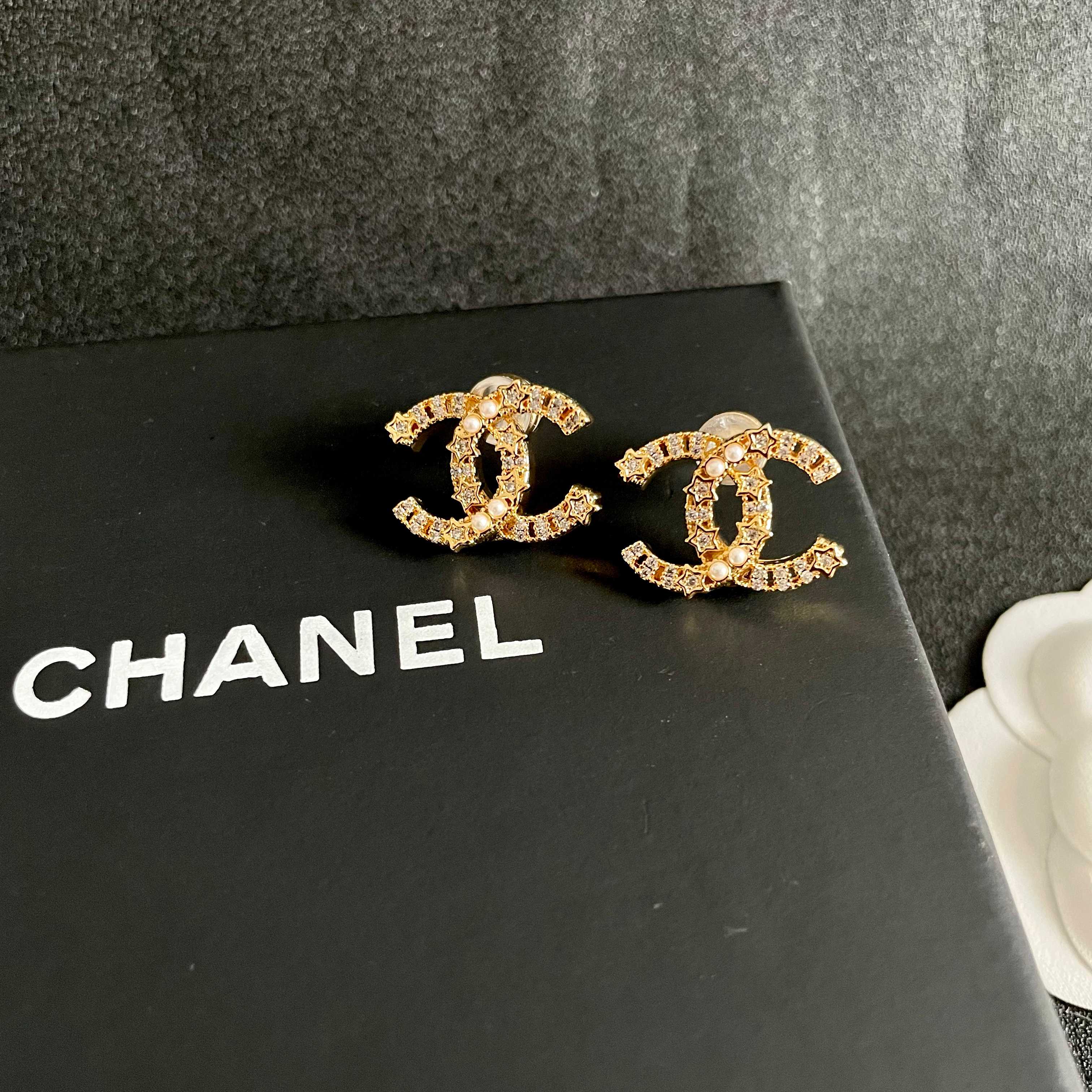  Chanel香奈儿 中古 双C耳钉👀原版复刻logo 小香家的款式真心无需多介绍😘🎶每一款都超好看，精