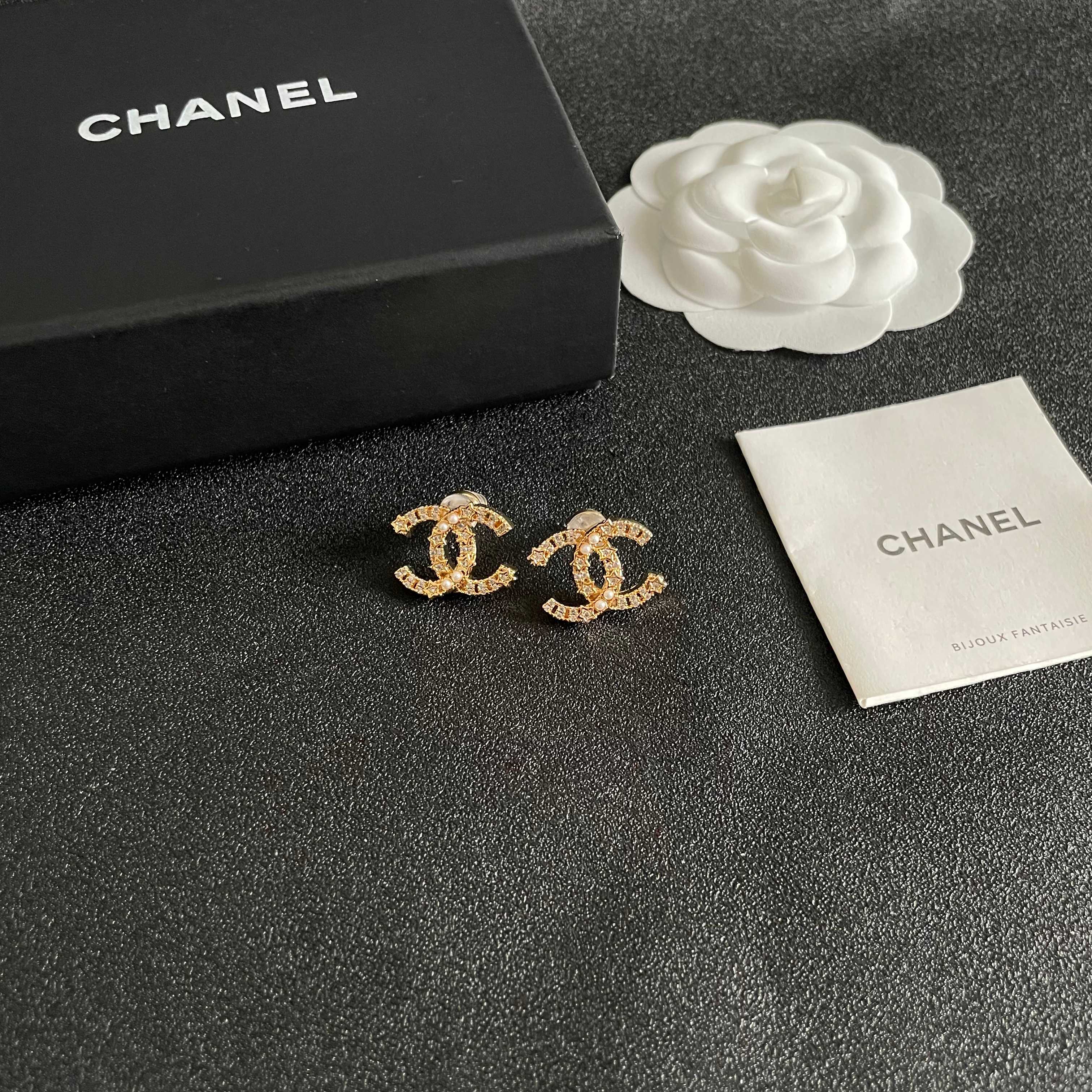  Chanel香奈儿 中古 双C耳钉👀原版复刻logo 小香家的款式真心无需多介绍😘🎶每一款都超好看，精
