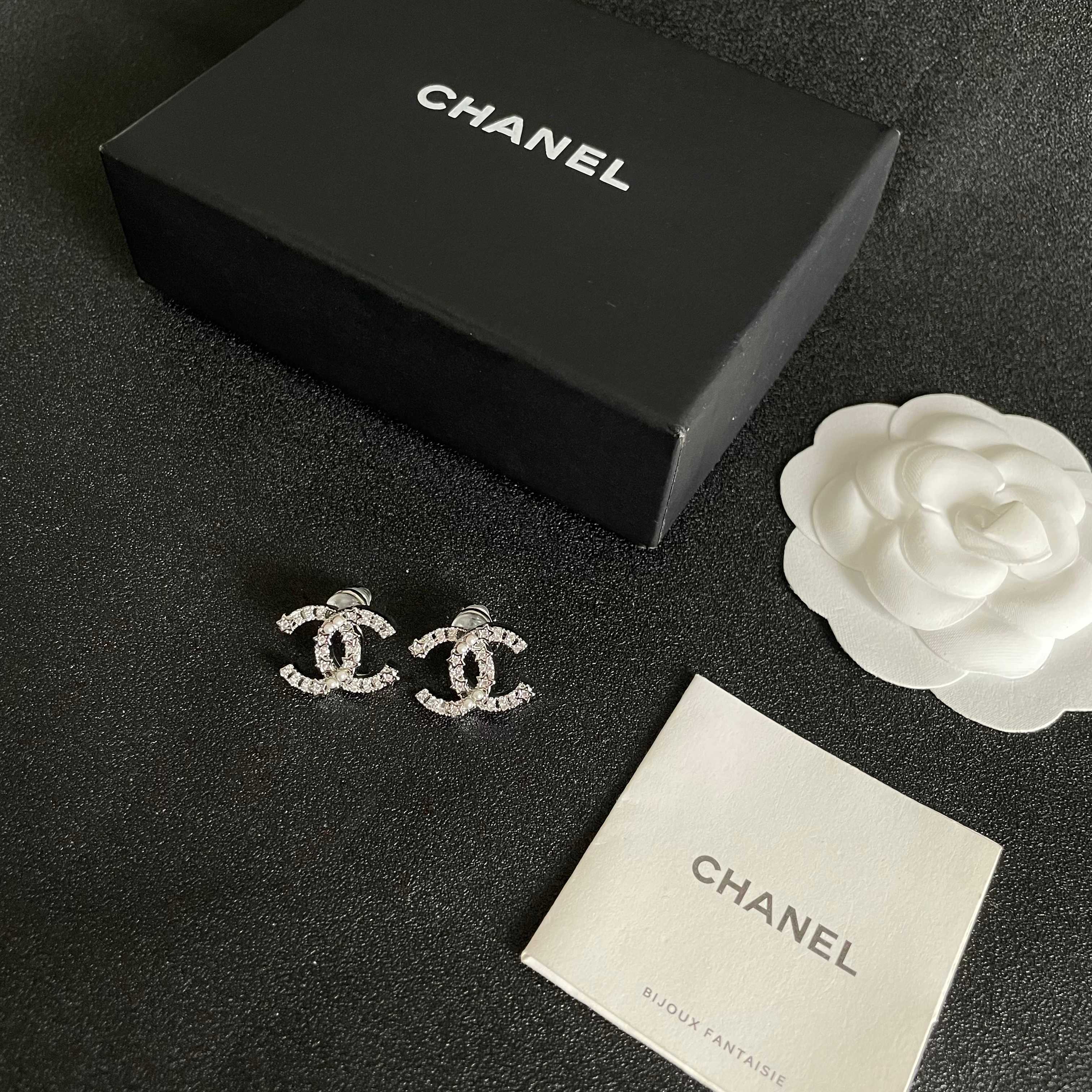  Chanel香奈儿 中古 双C耳钉👀原版复刻logo 小香家的款式真心无需多介绍😘🎶每一款都超好看，精