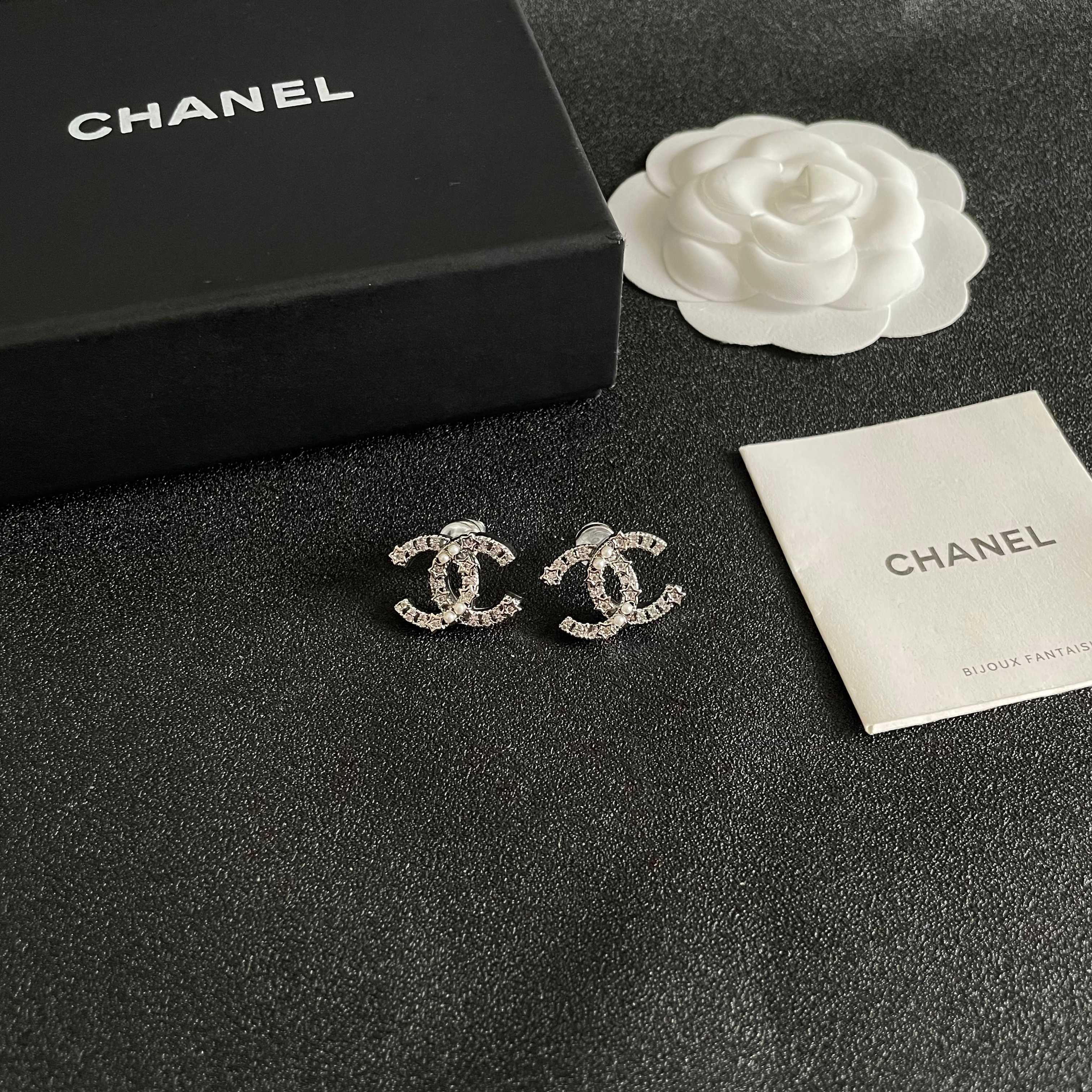  Chanel香奈儿 中古 双C耳钉👀原版复刻logo 小香家的款式真心无需多介绍😘🎶每一款都超好看，精