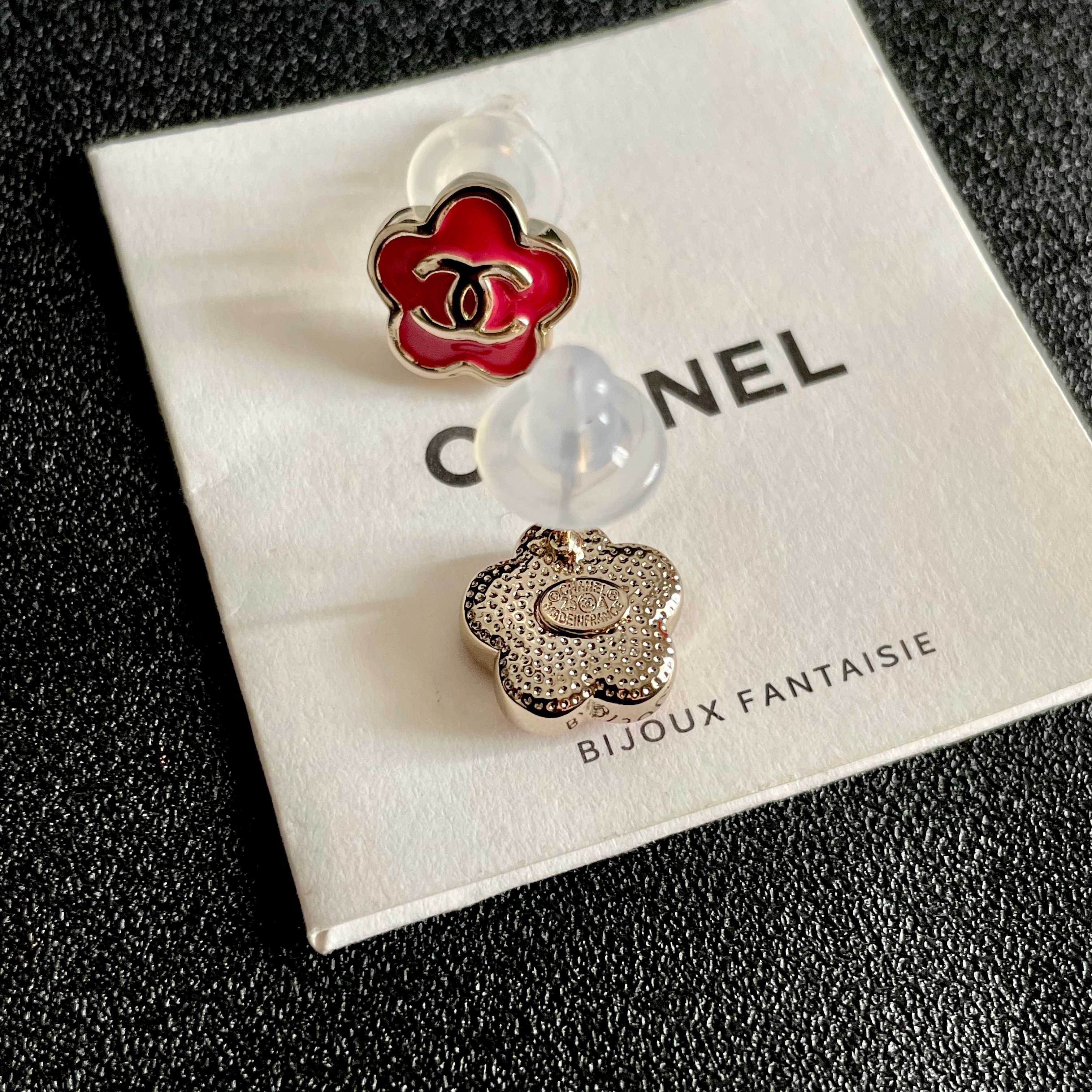  Chanel香奈儿 中古 双C耳钉👀原版复刻logo 小香家的款式真心无需多介绍😘🎶每一款都超好看，精