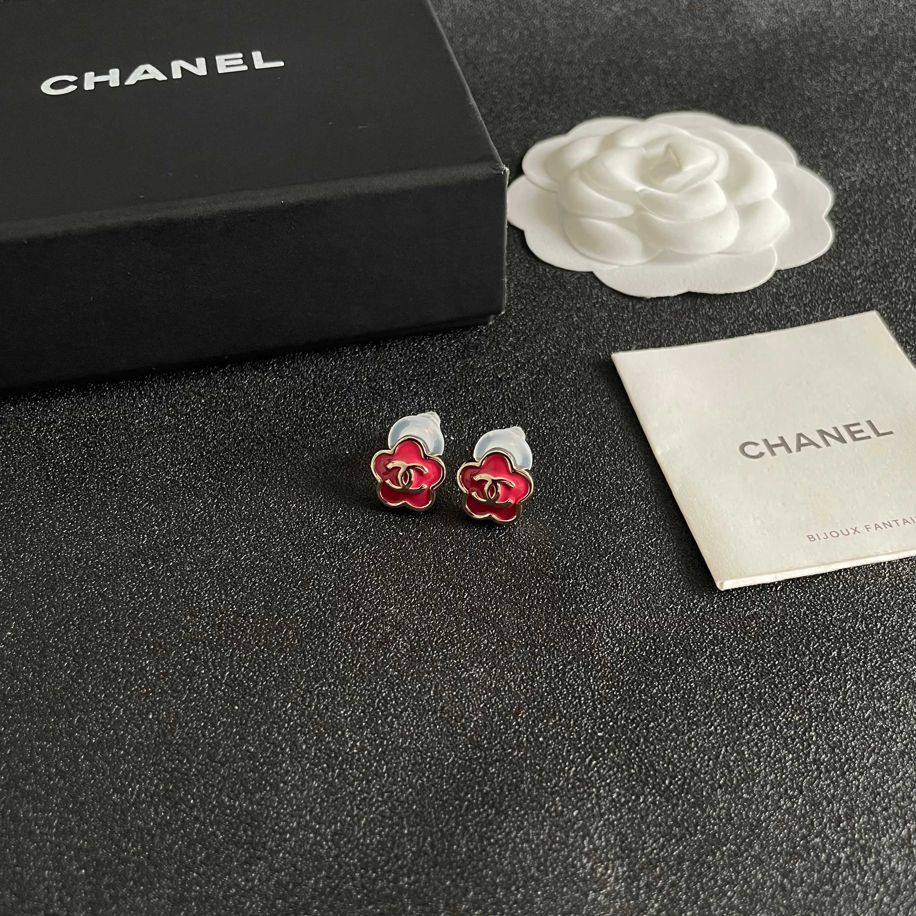  Chanel香奈儿 中古 双C耳钉👀原版复刻logo 小香家的款式真心无需多介绍😘🎶每一款都超好看，精