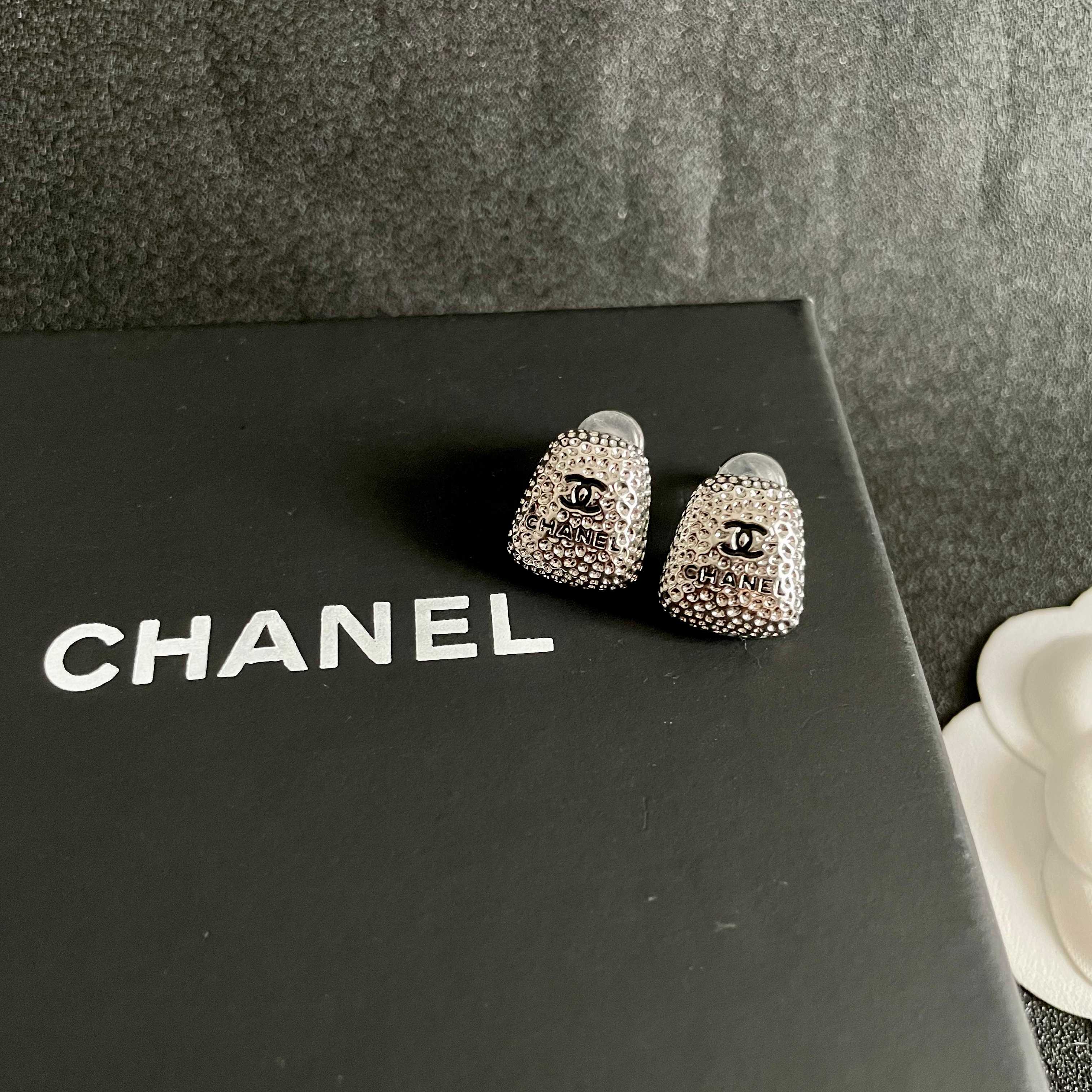  Chanel香奈儿 中古 双C耳钉👀原版复刻logo 小香家的款式真心无需多介绍😘🎶每一款都超好看，精