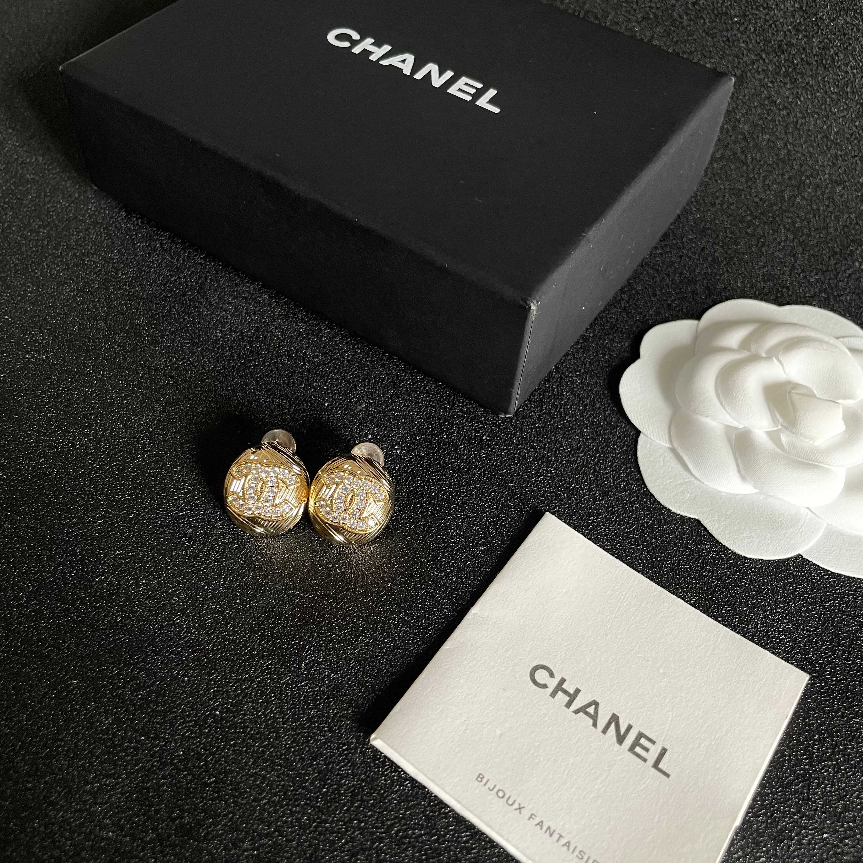  Chanel香奈儿 中古 双C耳钉👀原版复刻logo 小香家的款式真心无需多介绍😘🎶每一款都超好看，精