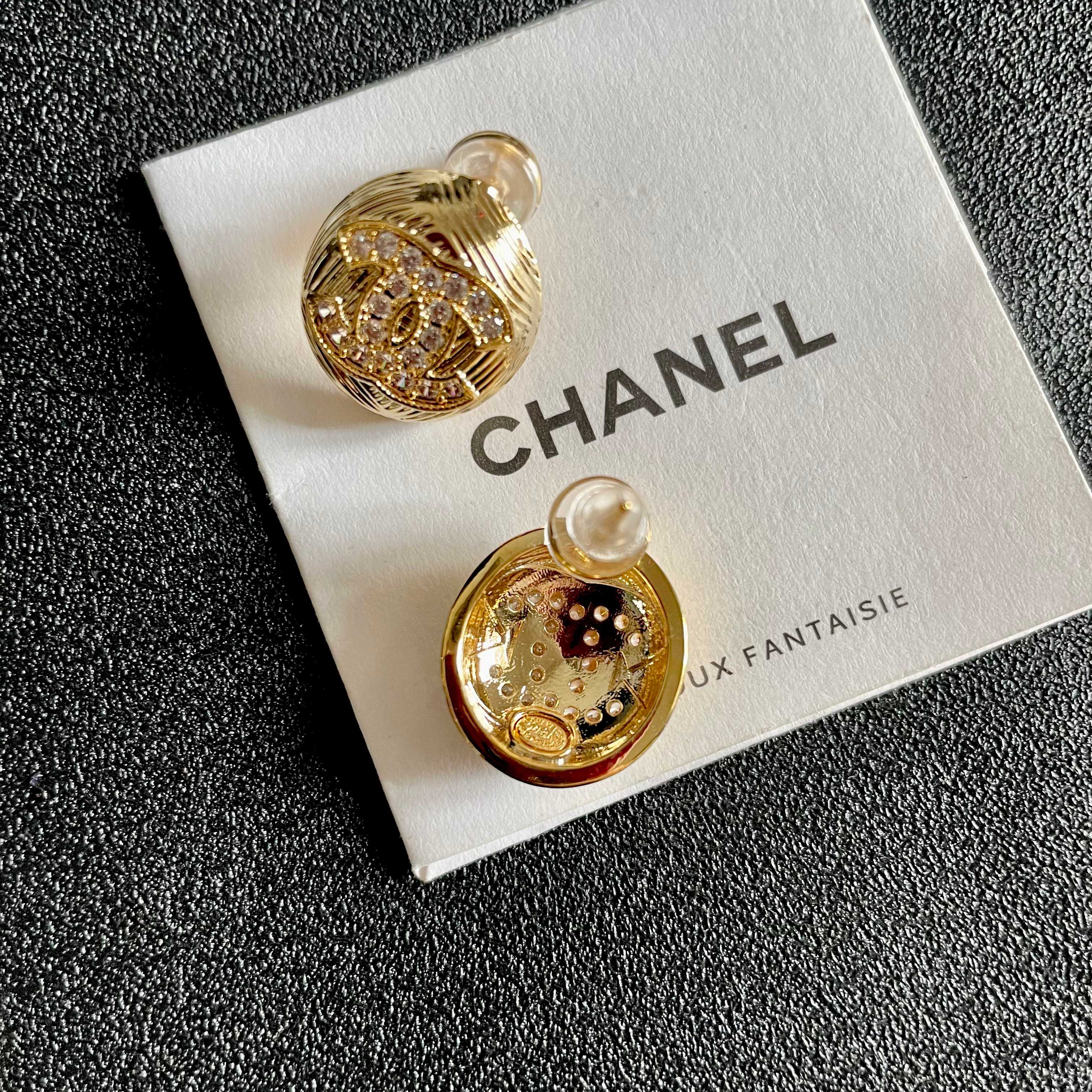  Chanel香奈儿 中古 双C耳钉👀原版复刻logo 小香家的款式真心无需多介绍😘🎶每一款都超好看，精