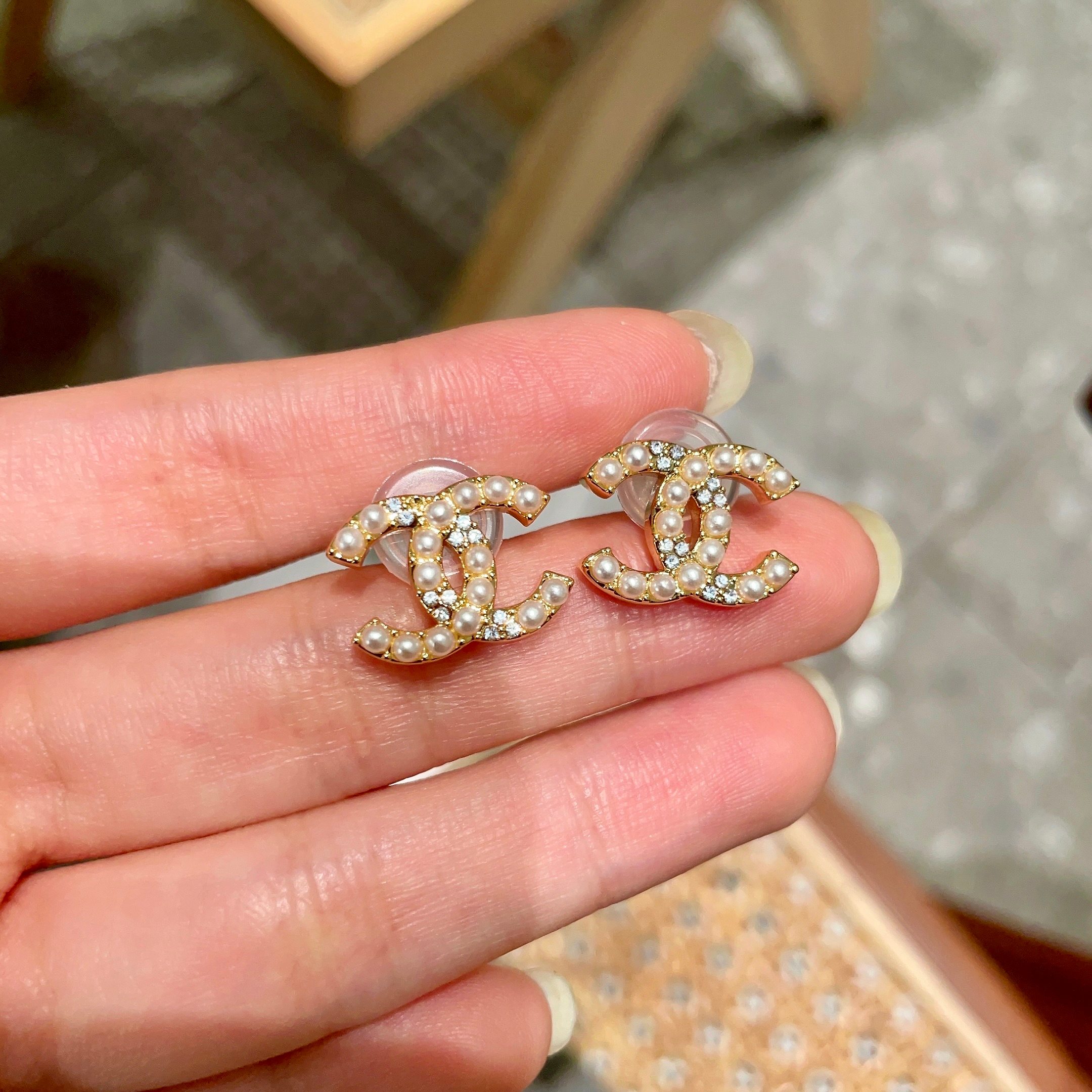  Chanel香奈儿 中古 双C耳钉👀原版复刻logo 小香家的款式真心无需多介绍😘🎶每一款都超好看，精