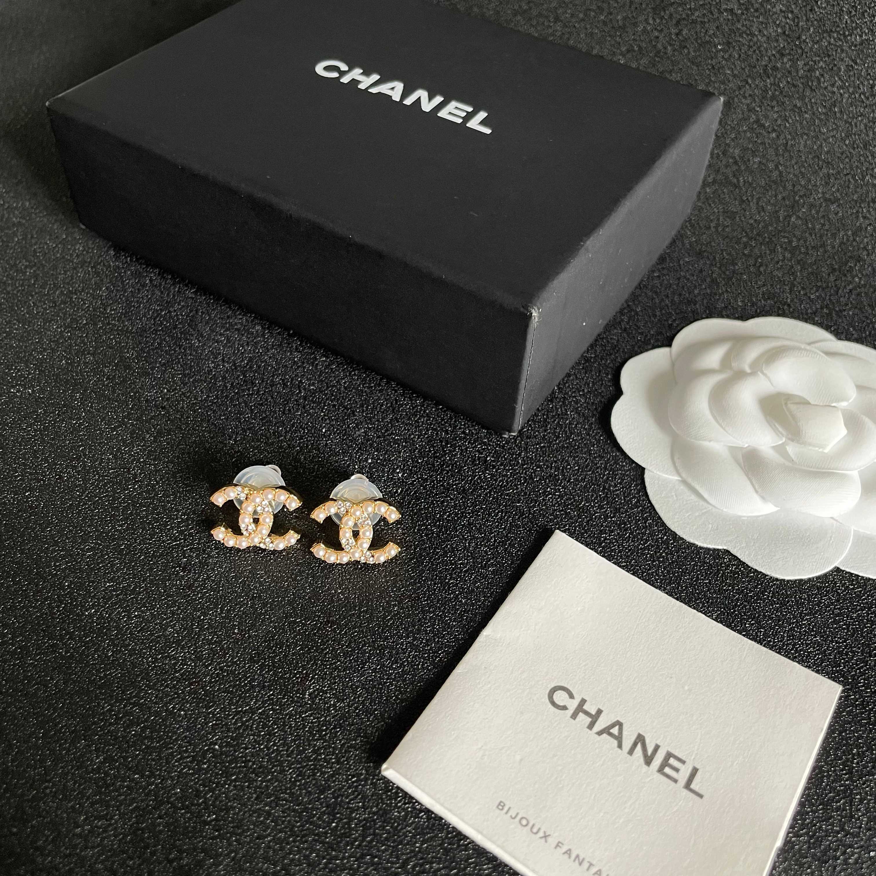  Chanel香奈儿 中古 双C耳钉👀原版复刻logo 小香家的款式真心无需多介绍😘🎶每一款都超好看，精