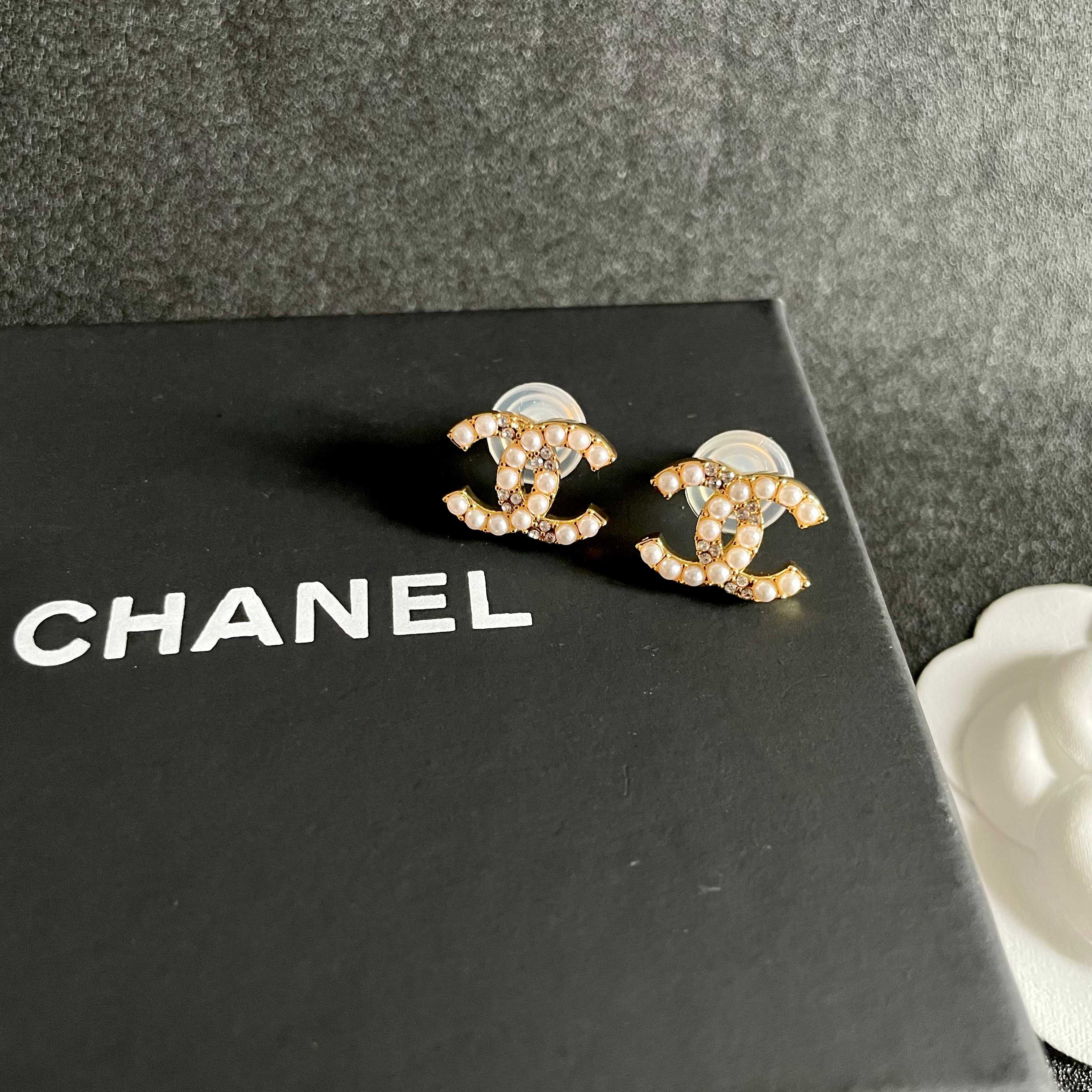  Chanel香奈儿 中古 双C耳钉👀原版复刻logo 小香家的款式真心无需多介绍😘🎶每一款都超好看，精