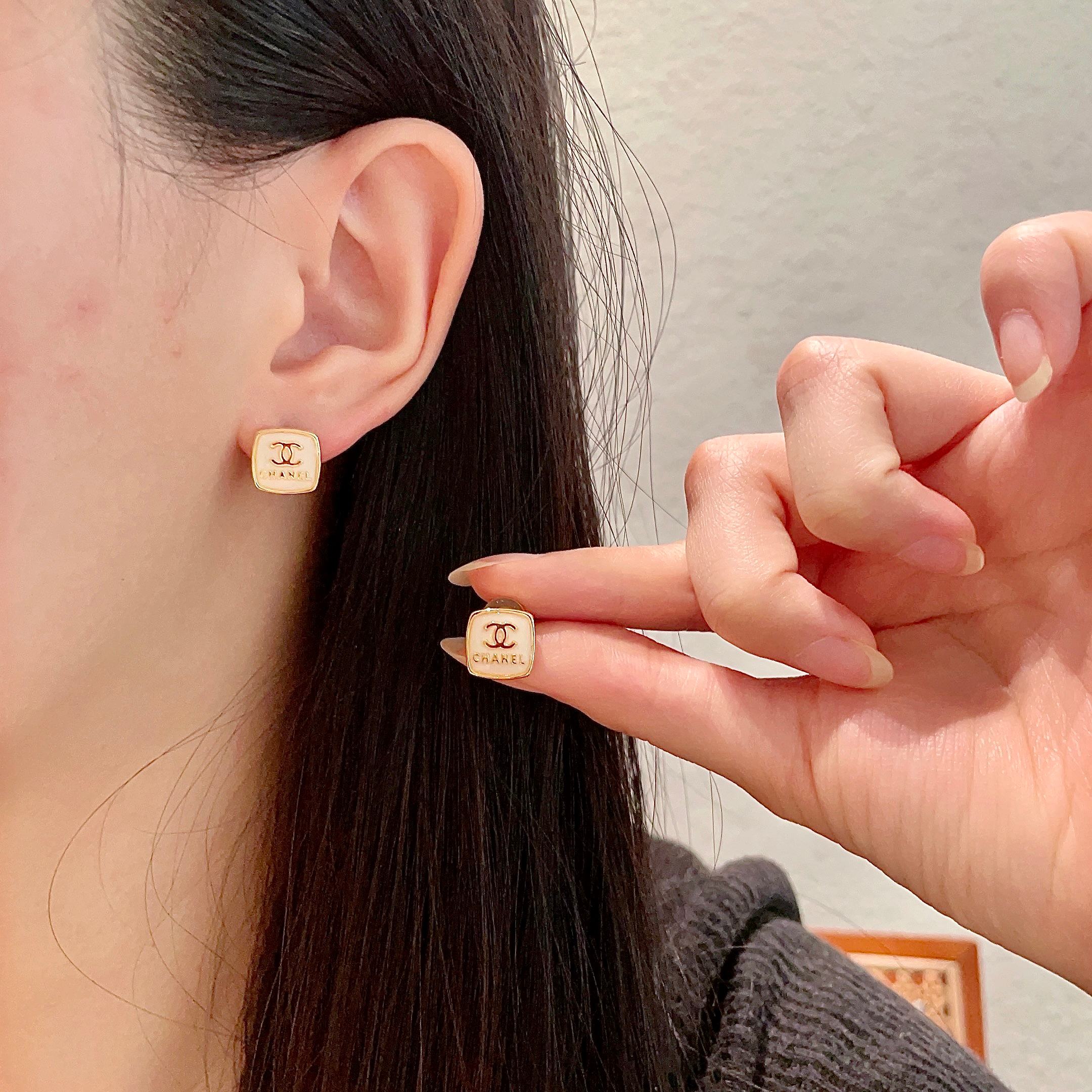  Chanel香奈儿 中古 双C耳钉👀原版复刻logo 小香家的款式真心无需多介绍😘🎶每一款都超好看，精