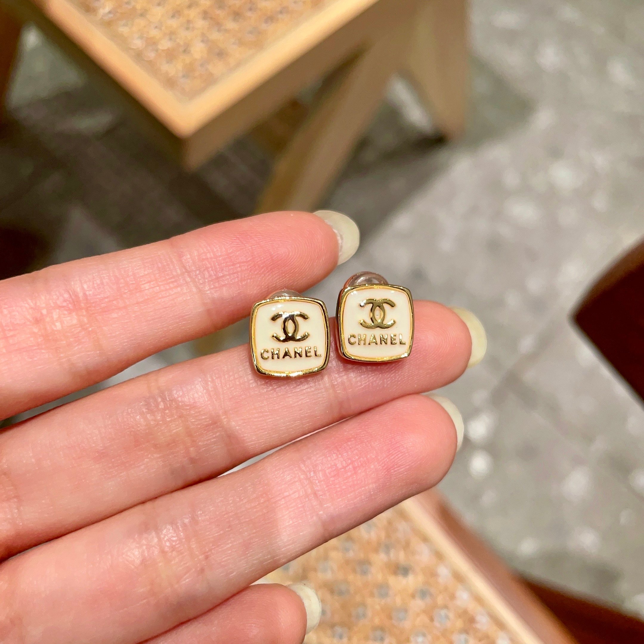  Chanel香奈儿 中古 双C耳钉👀原版复刻logo 小香家的款式真心无需多介绍😘🎶每一款都超好看，精