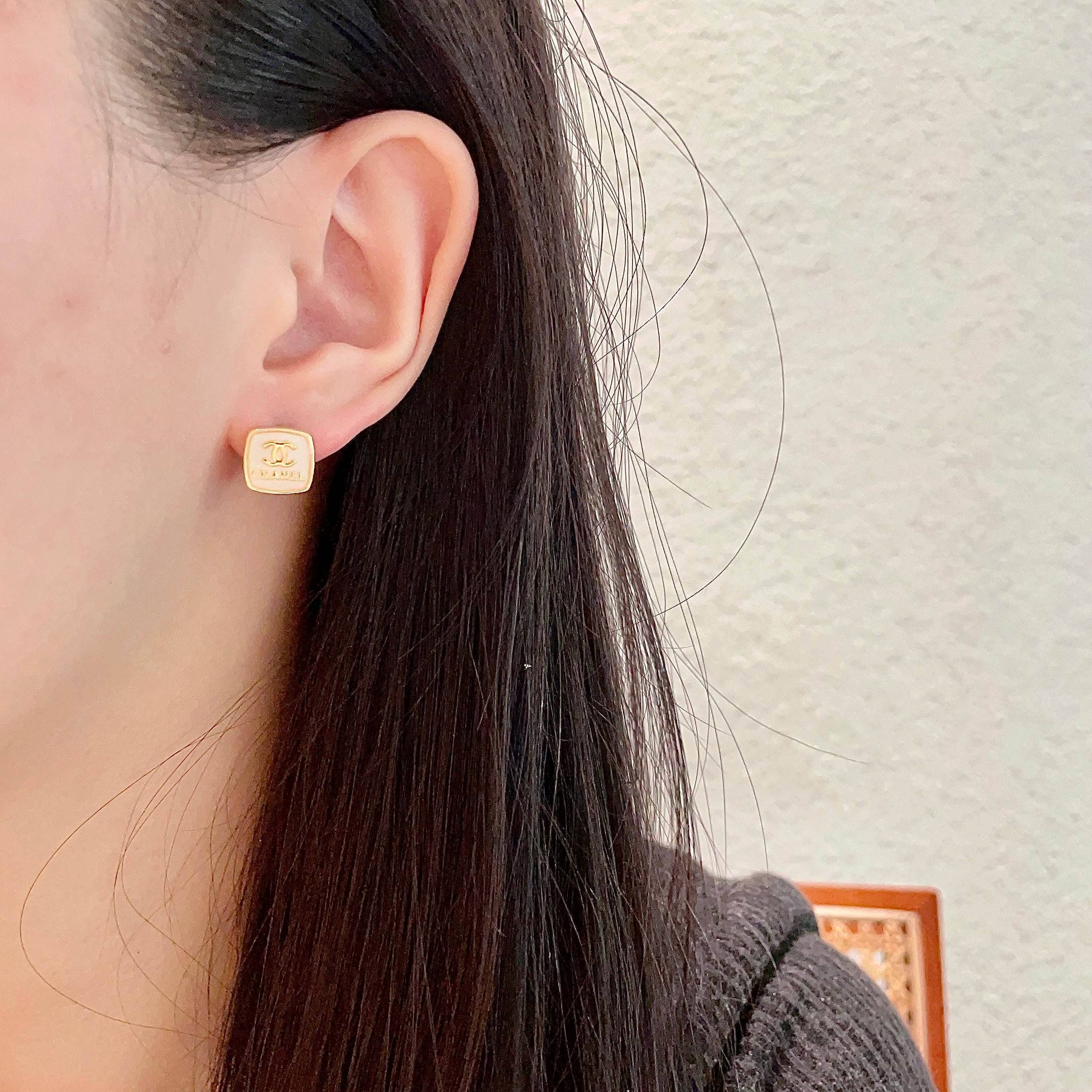  Chanel香奈儿 中古 双C耳钉👀原版复刻logo 小香家的款式真心无需多介绍😘🎶每一款都超好看，精