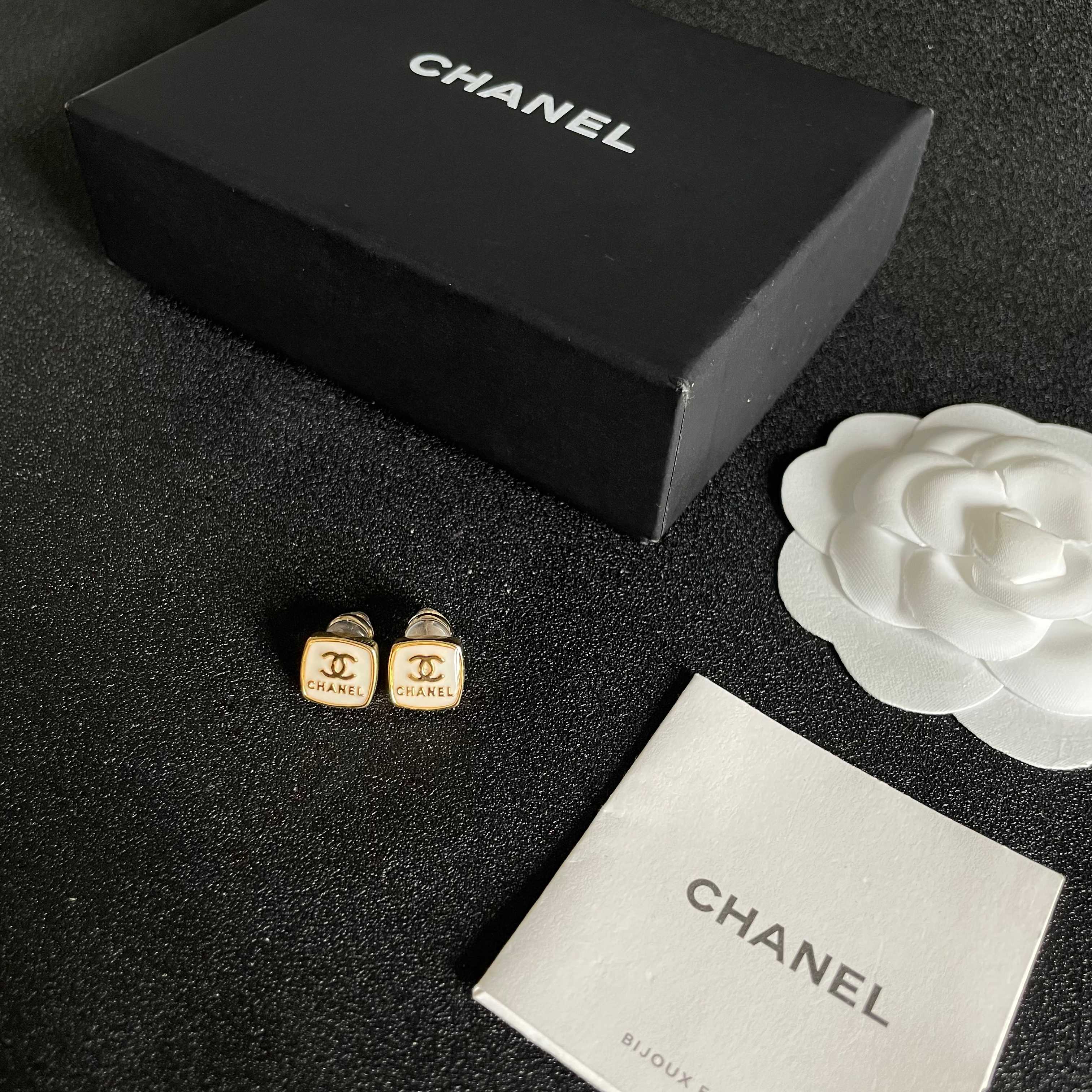  Chanel香奈儿 中古 双C耳钉👀原版复刻logo 小香家的款式真心无需多介绍😘🎶每一款都超好看，精