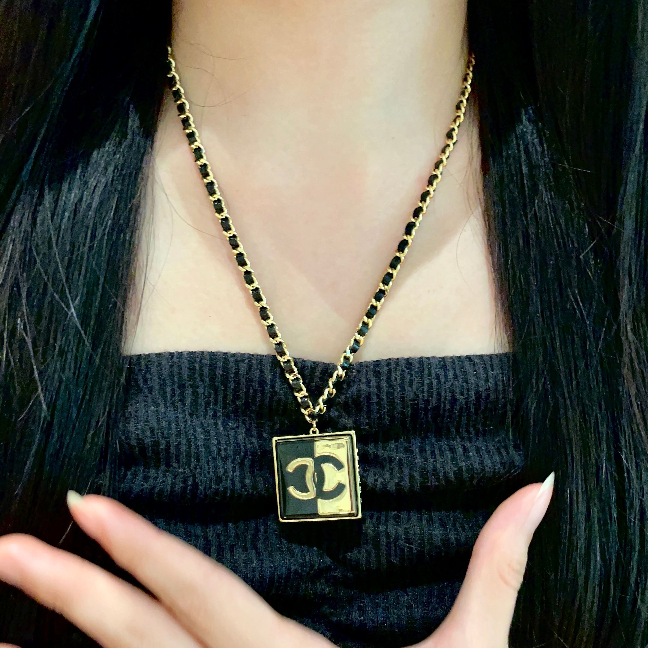  Chanel香奈儿 中古 字母项链👀小香家的款式真心无需多介绍😘🎶每一款都超好看，精致大方，非常显气质