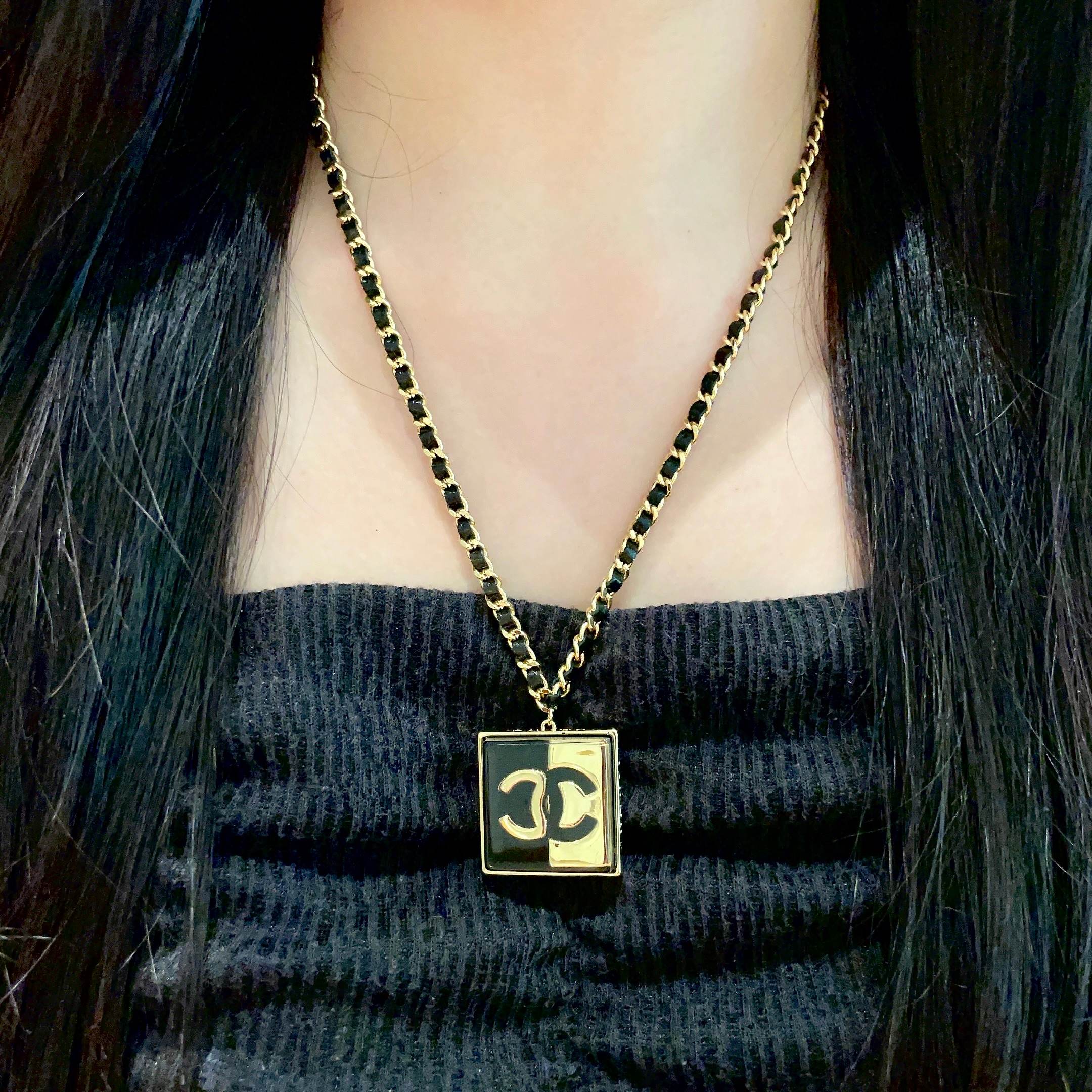  Chanel香奈儿 中古 字母项链👀小香家的款式真心无需多介绍😘🎶每一款都超好看，精致大方，非常显气质