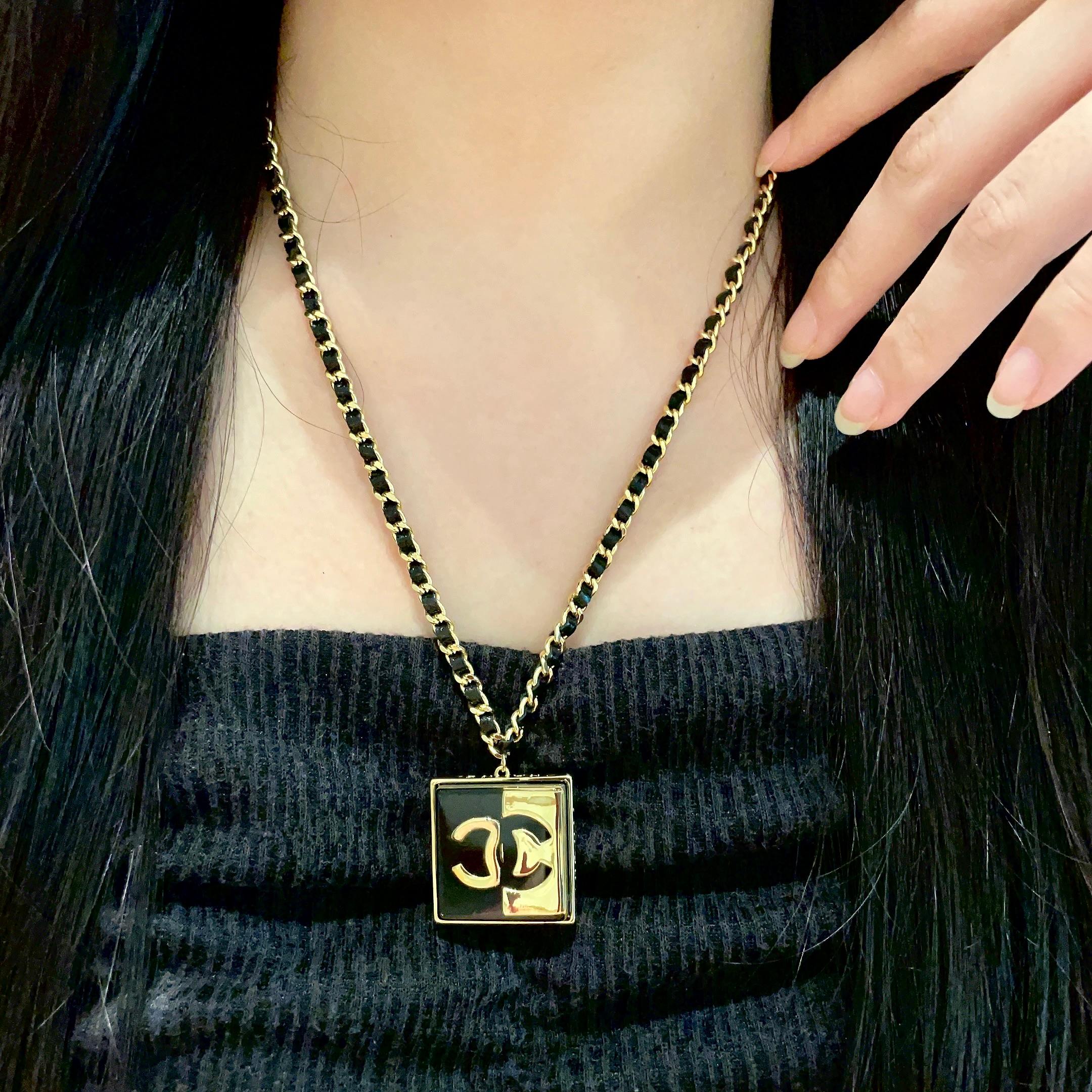  Chanel香奈儿 中古 字母项链👀小香家的款式真心无需多介绍😘🎶每一款都超好看，精致大方，非常显气质