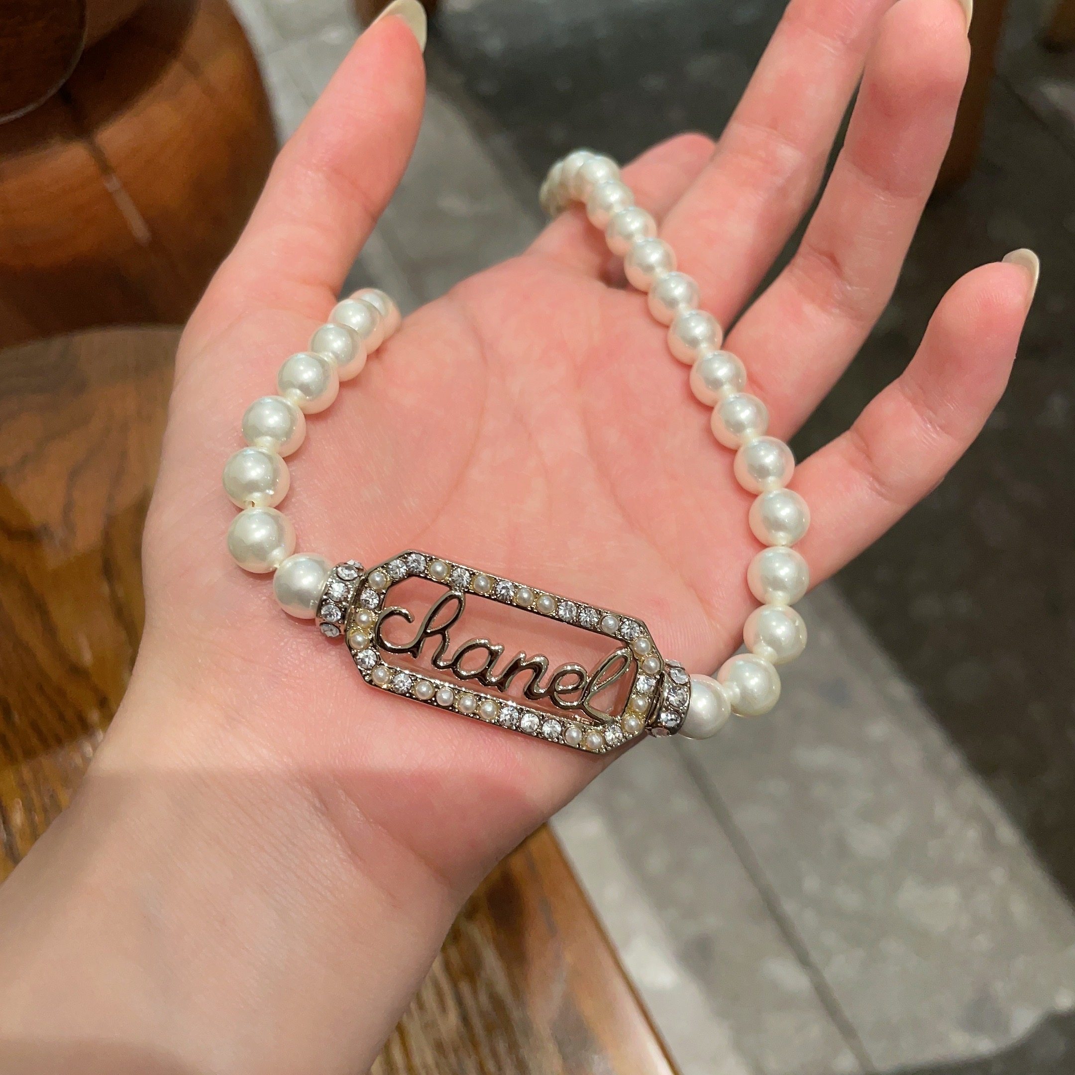  Chanel香奈儿 中古 字母 耳钉👀小香家的款式真心无需多介绍😘🎶每一款都超好看，精致大方，非常显气