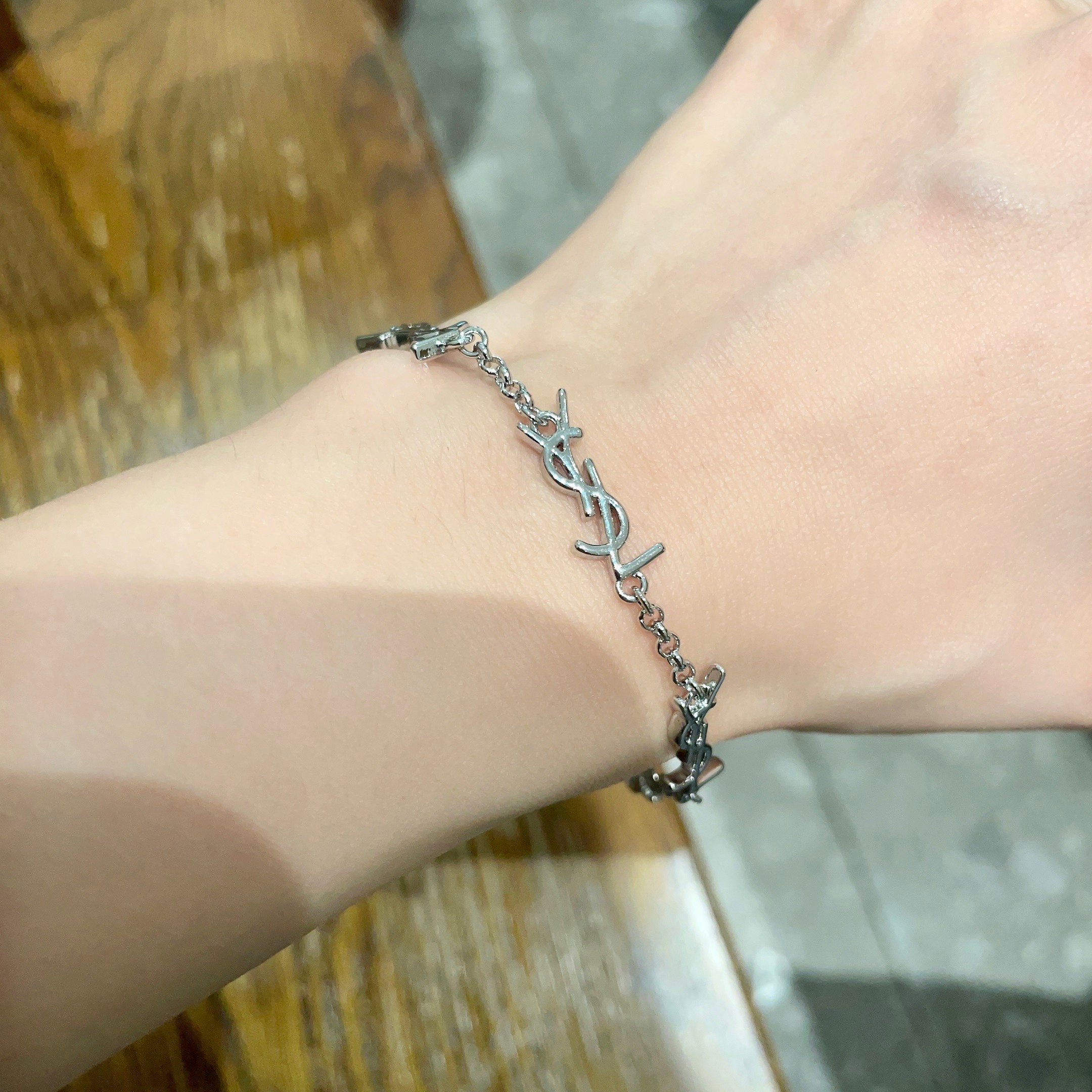 圣罗兰手链❤️ 2025新款👼一线大牌都爱的圣罗兰  新品字母项链手链 金属质感逆袭版字母潮范儿抢风头