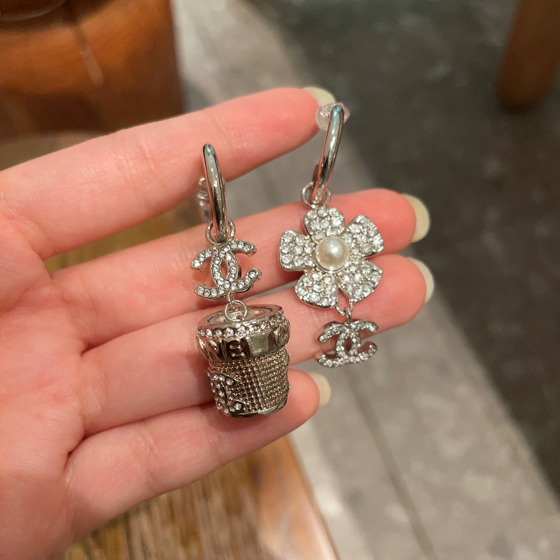  Chanel香奈儿 中古 耳钉👀小香家的款式真心无需多介绍😘🎶每一款都超好看，精致大方，非常显气质