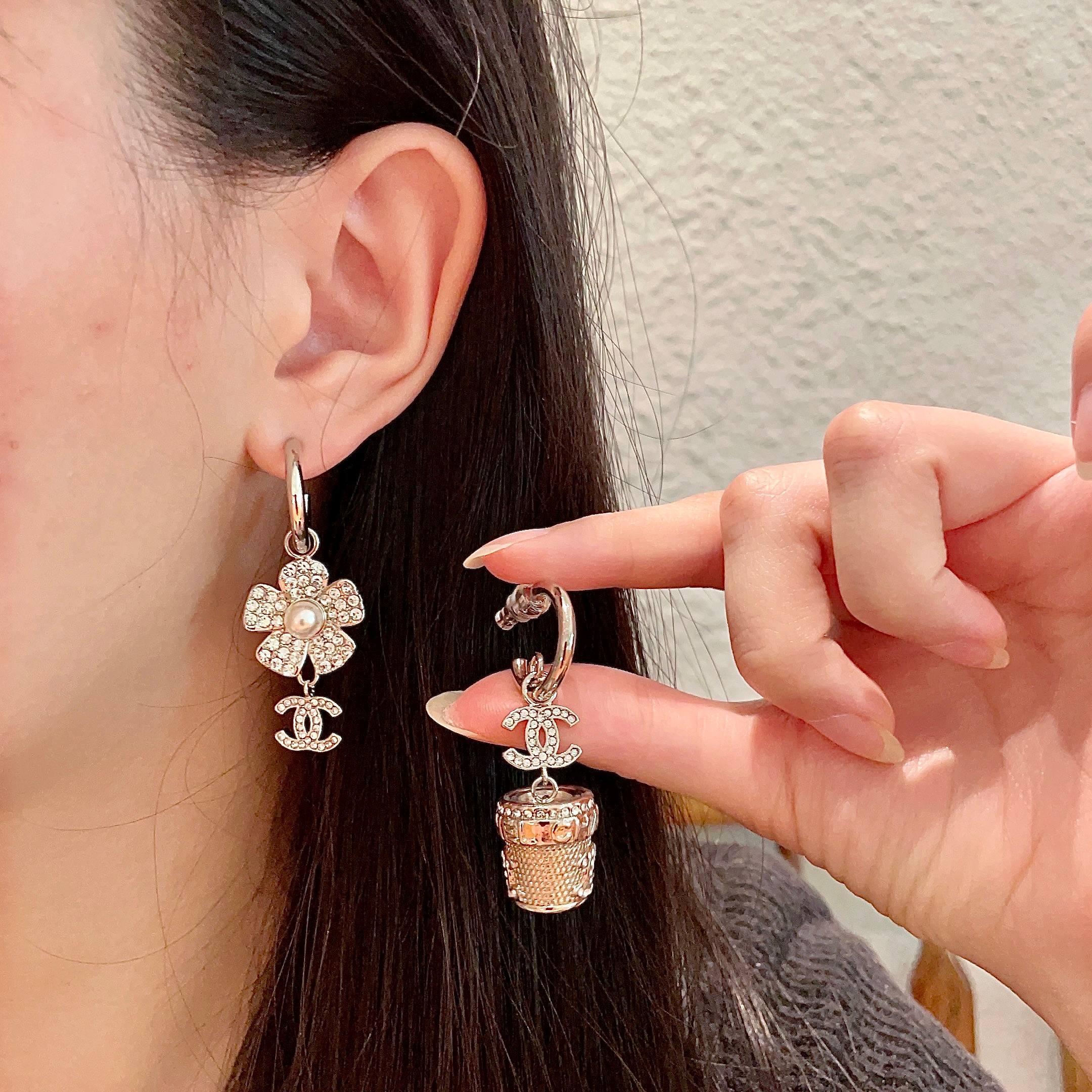  Chanel香奈儿 中古 耳钉👀小香家的款式真心无需多介绍😘🎶每一款都超好看，精致大方，非常显气质