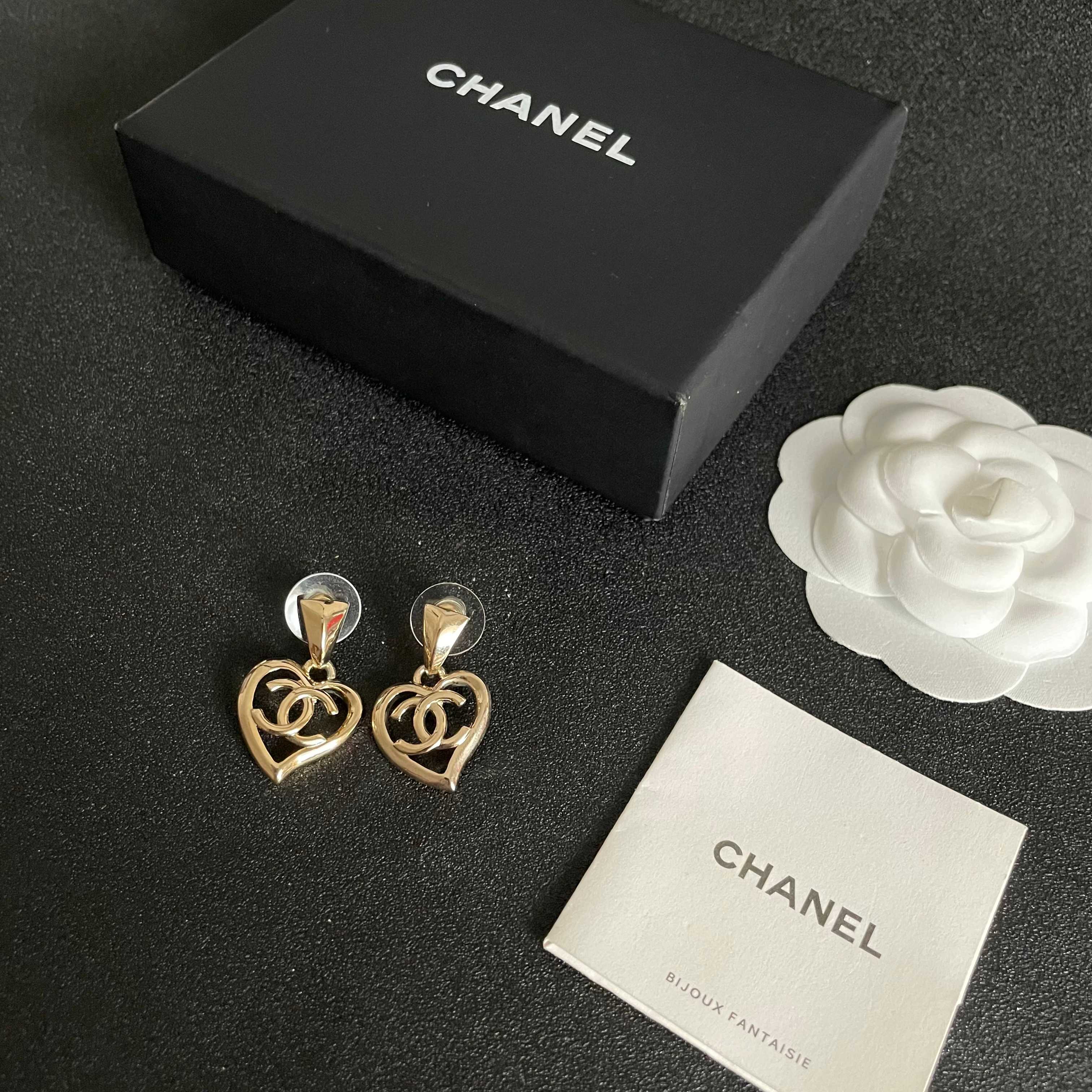  Chanel香奈儿 中古 耳钉👀小香家的款式真心无需多介绍😘🎶每一款都超好看，精致大方，非常显气质