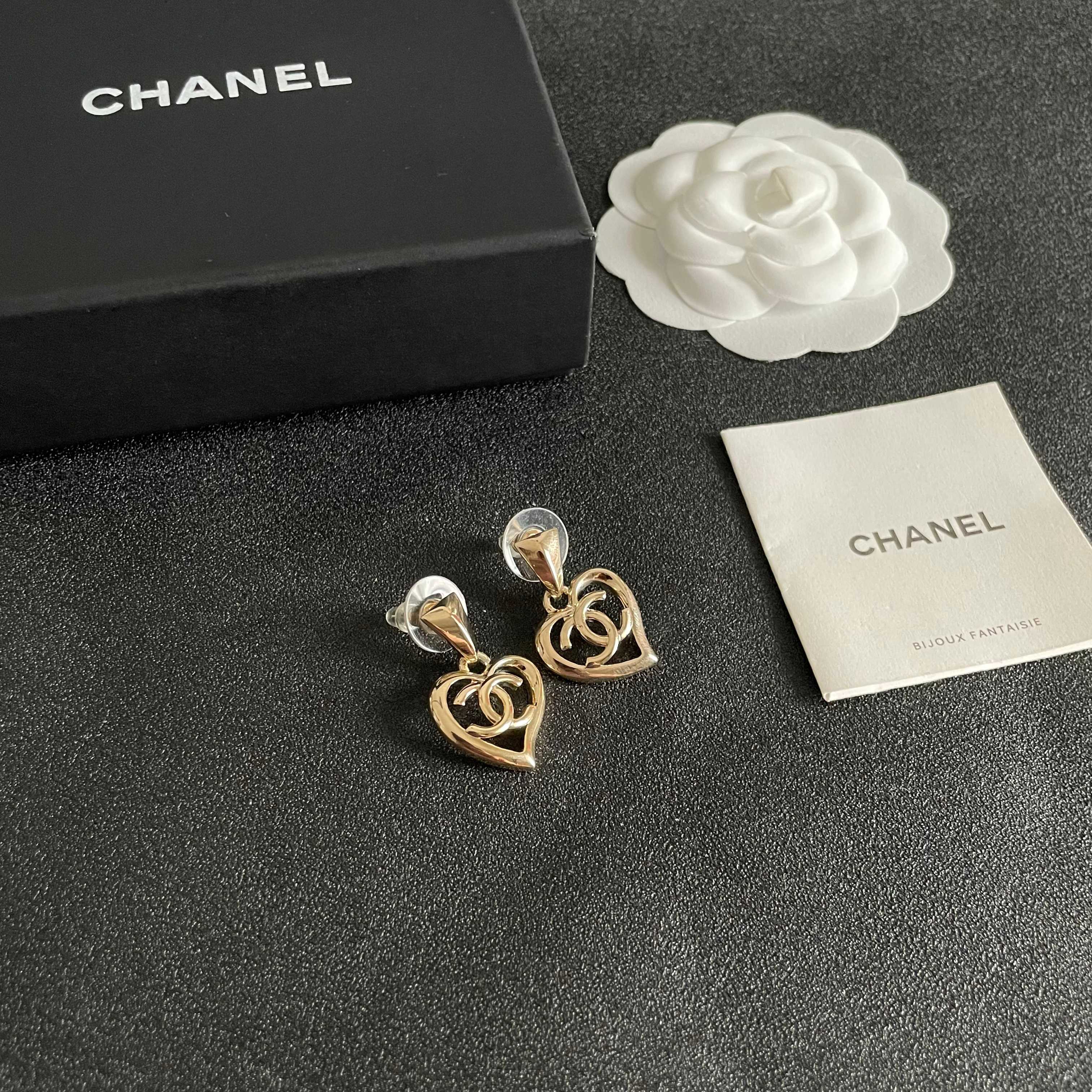  Chanel香奈儿 中古 耳钉👀小香家的款式真心无需多介绍😘🎶每一款都超好看，精致大方，非常显气质