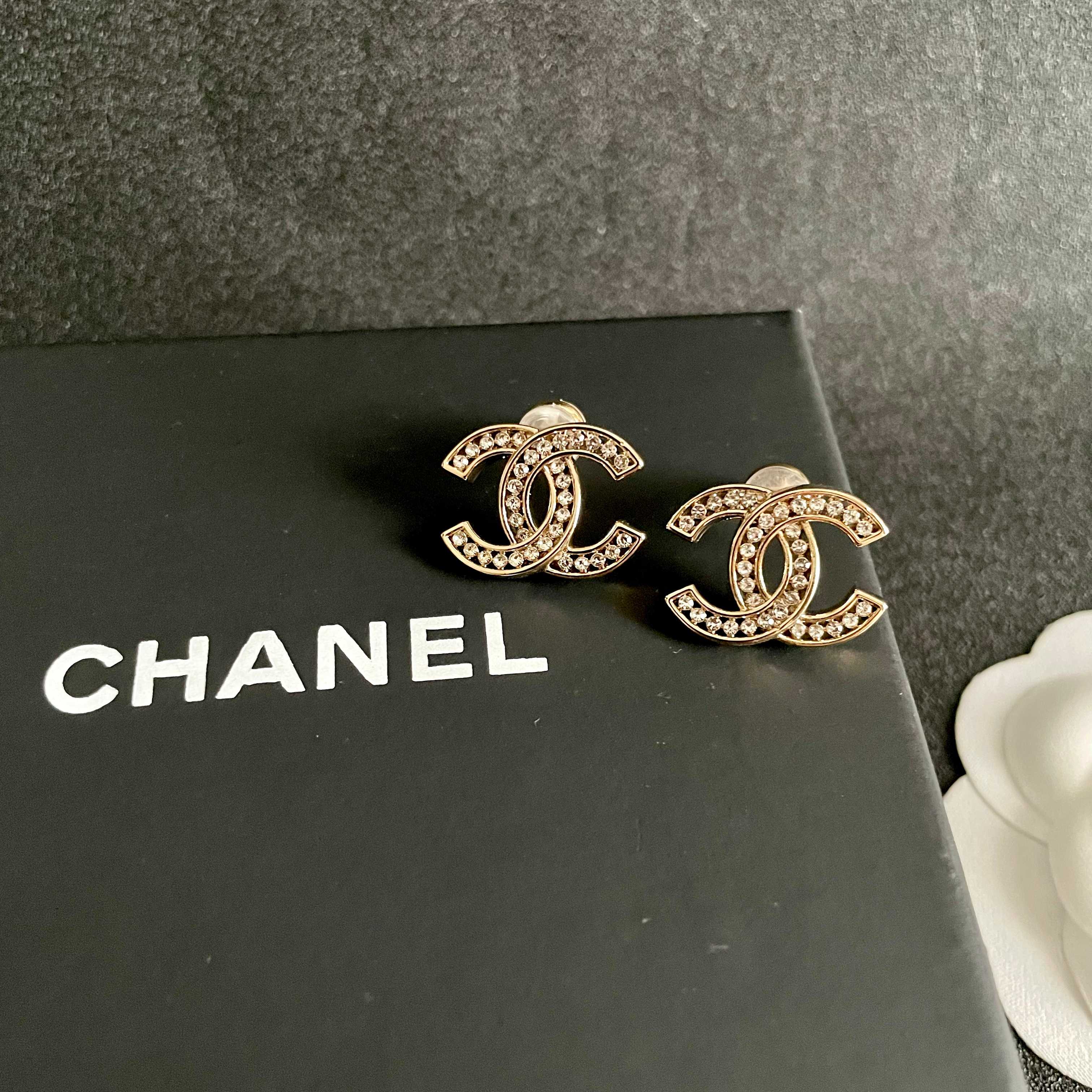  Chanel香奈儿 中古 耳钉👀小香家的款式真心无需多介绍😘🎶每一款都超好看，精致大方，非常显气质