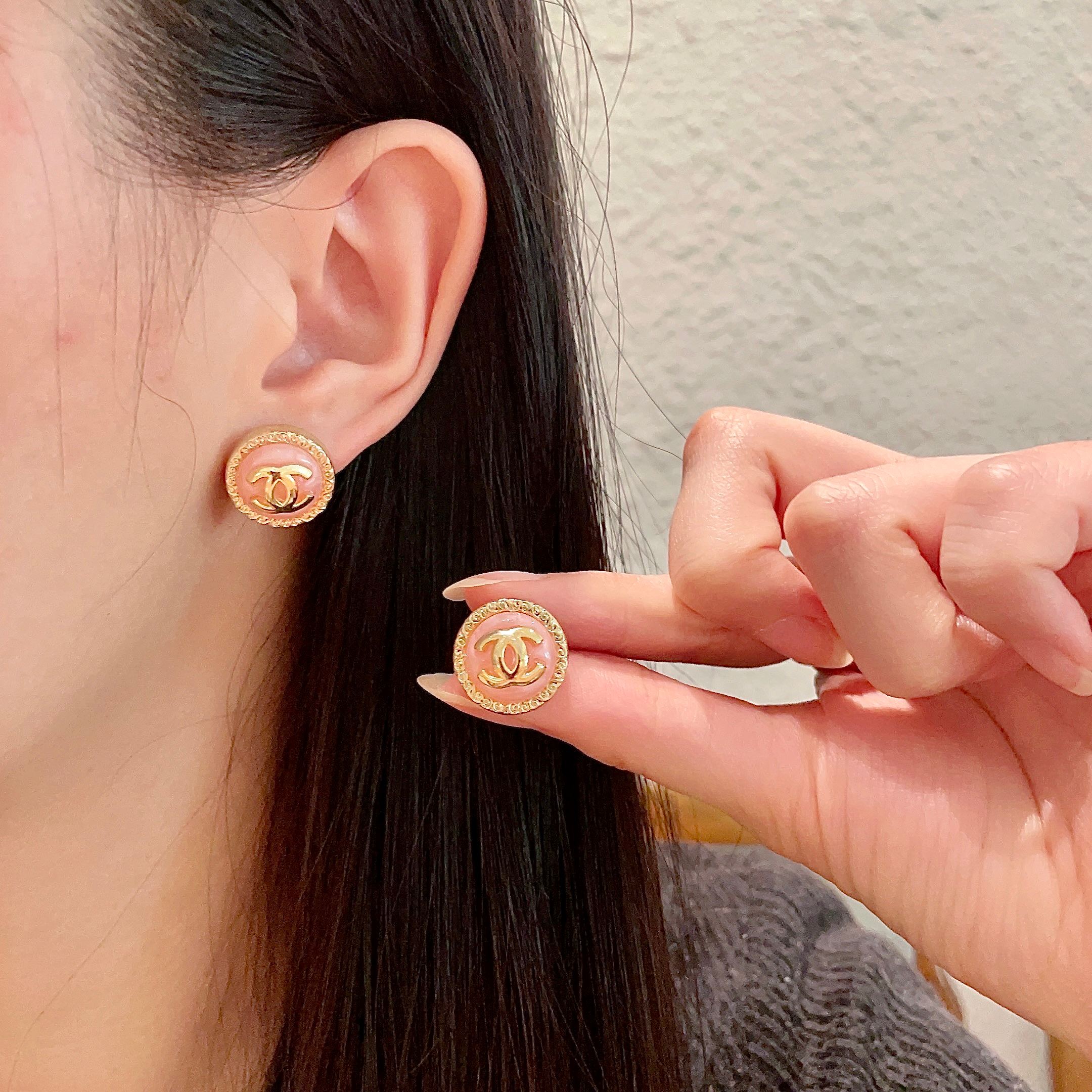  Chanel香奈儿 中古 耳钉👀小香家的款式真心无需多介绍😘🎶每一款都超好看，精致大方，非常显气质