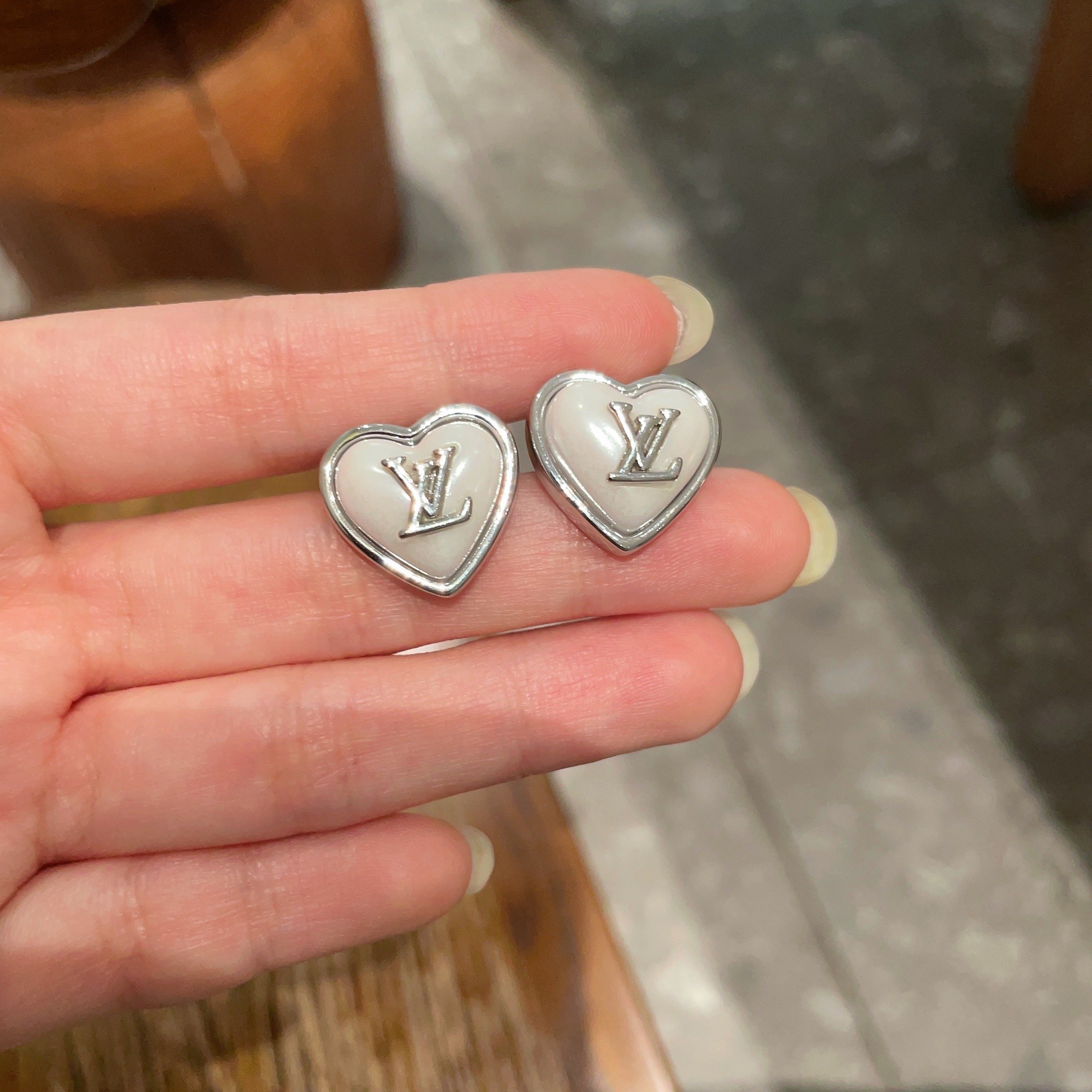 👑Lv 路易威登 2025年早春新品耳钉 经典老花耳环 超精工cnc工艺技术 上身美美哒 特别适合夏日搭