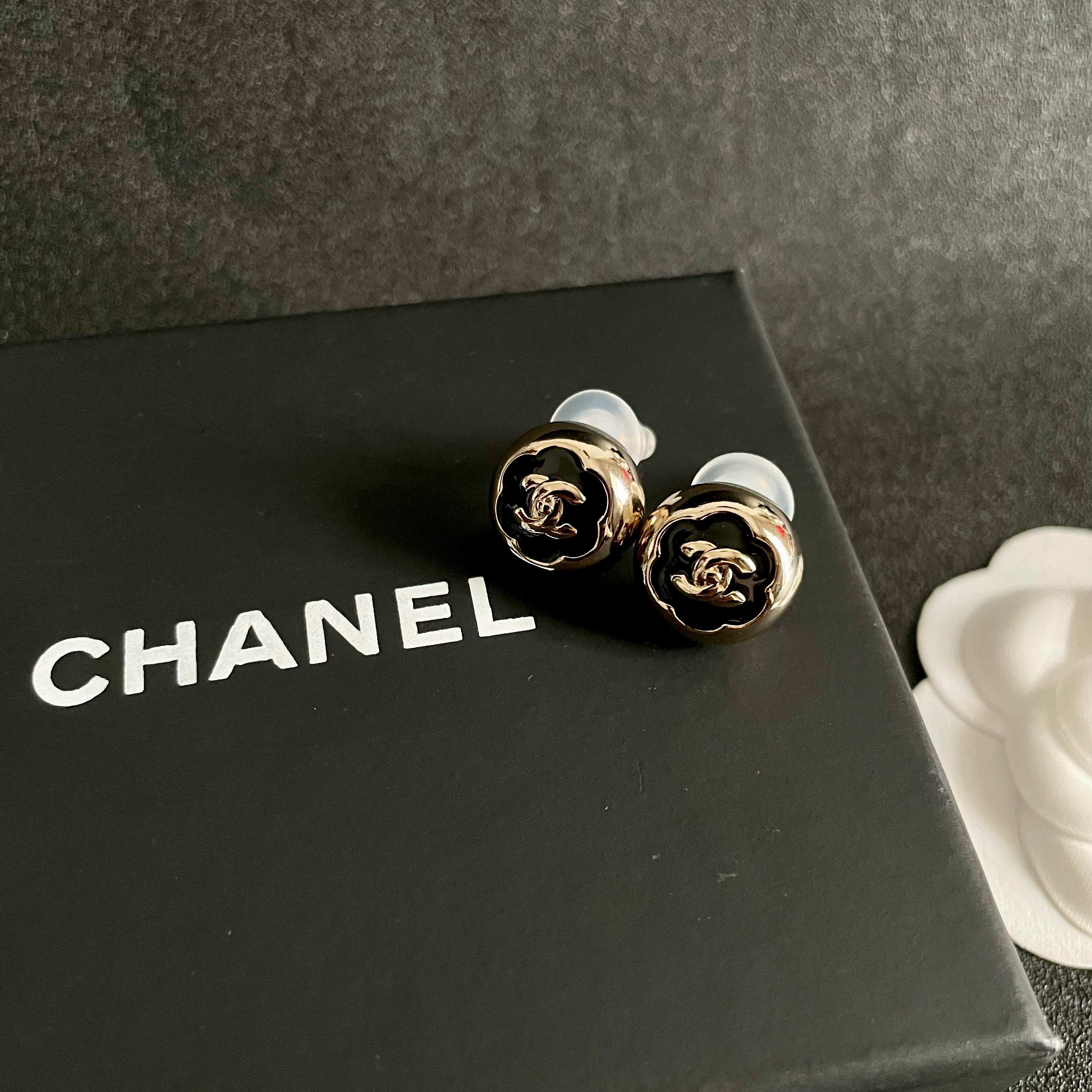  Chanel香奈儿 中古 耳钉👀小香家的款式真心无需多介绍😘🎶每一款都超好看，精致大方，非常显气质