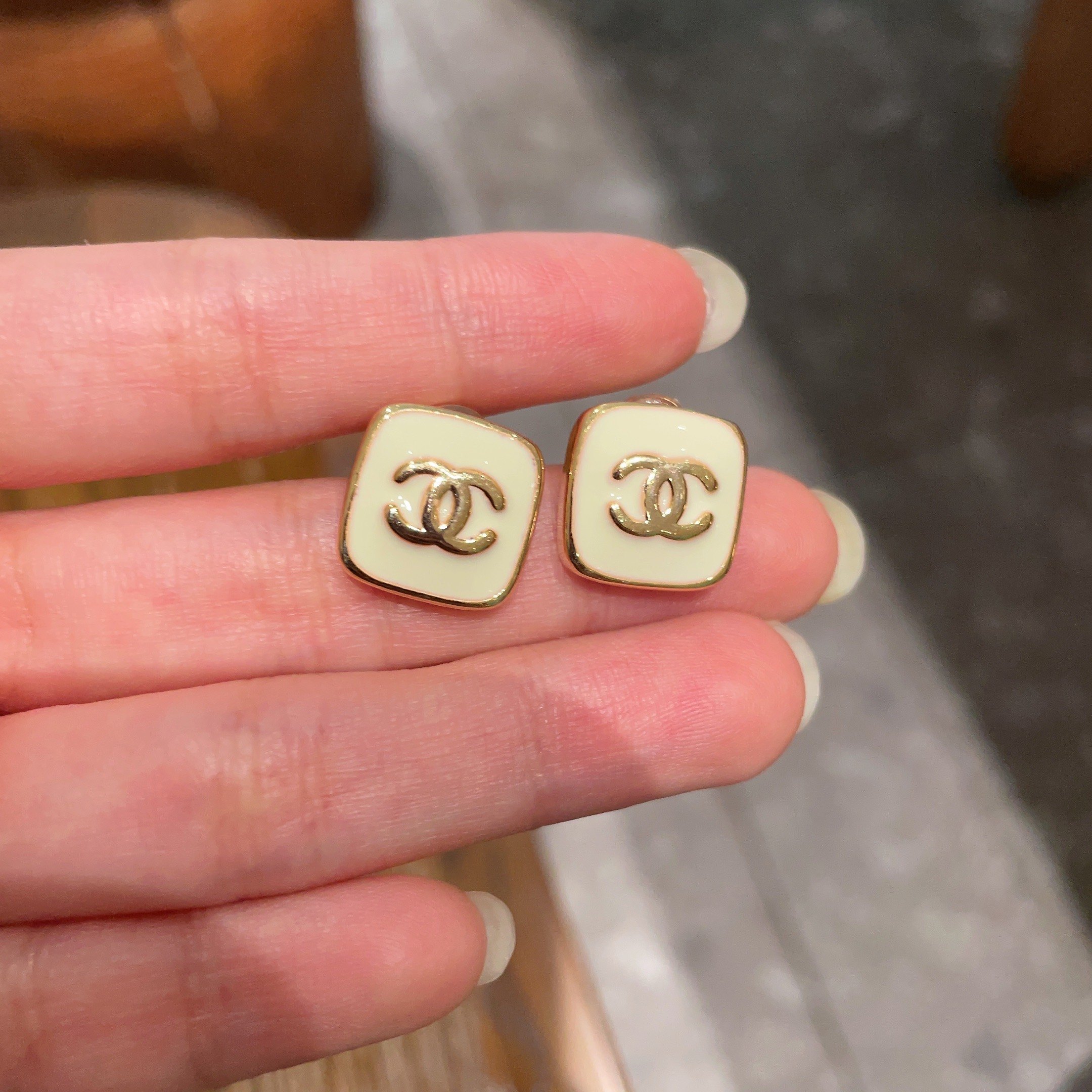  Chanel香奈儿 中古 耳钉👀小香家的款式真心无需多介绍😘🎶每一款都超好看，精致大方，非常显气质