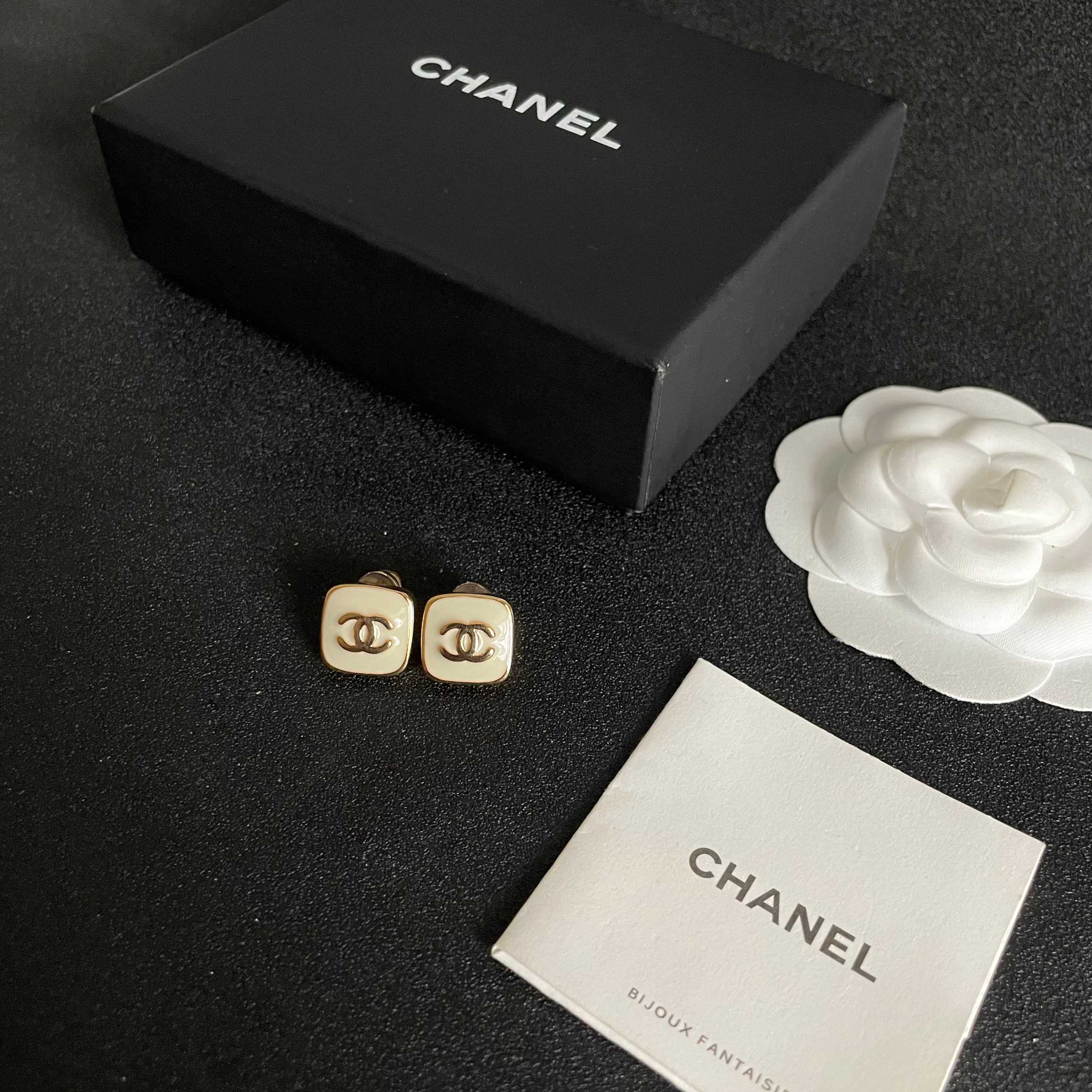  Chanel香奈儿 中古 耳钉👀小香家的款式真心无需多介绍😘🎶每一款都超好看，精致大方，非常显气质