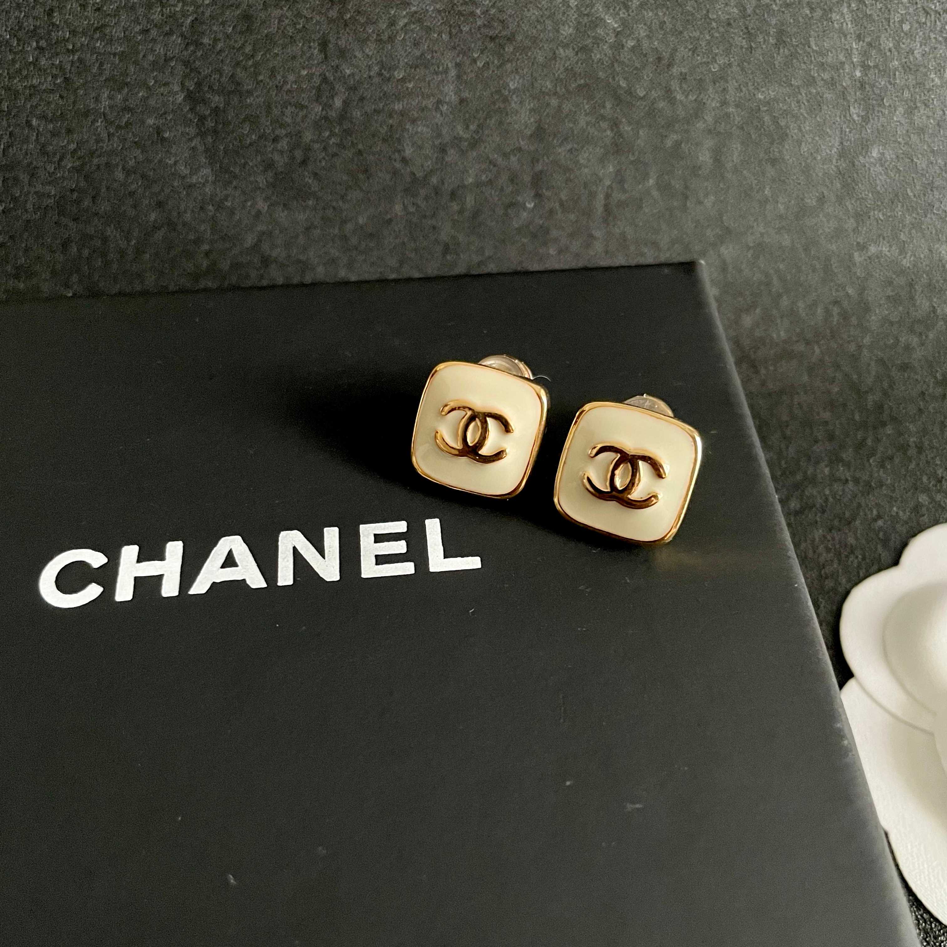  Chanel香奈儿 中古 耳钉👀小香家的款式真心无需多介绍😘🎶每一款都超好看，精致大方，非常显气质