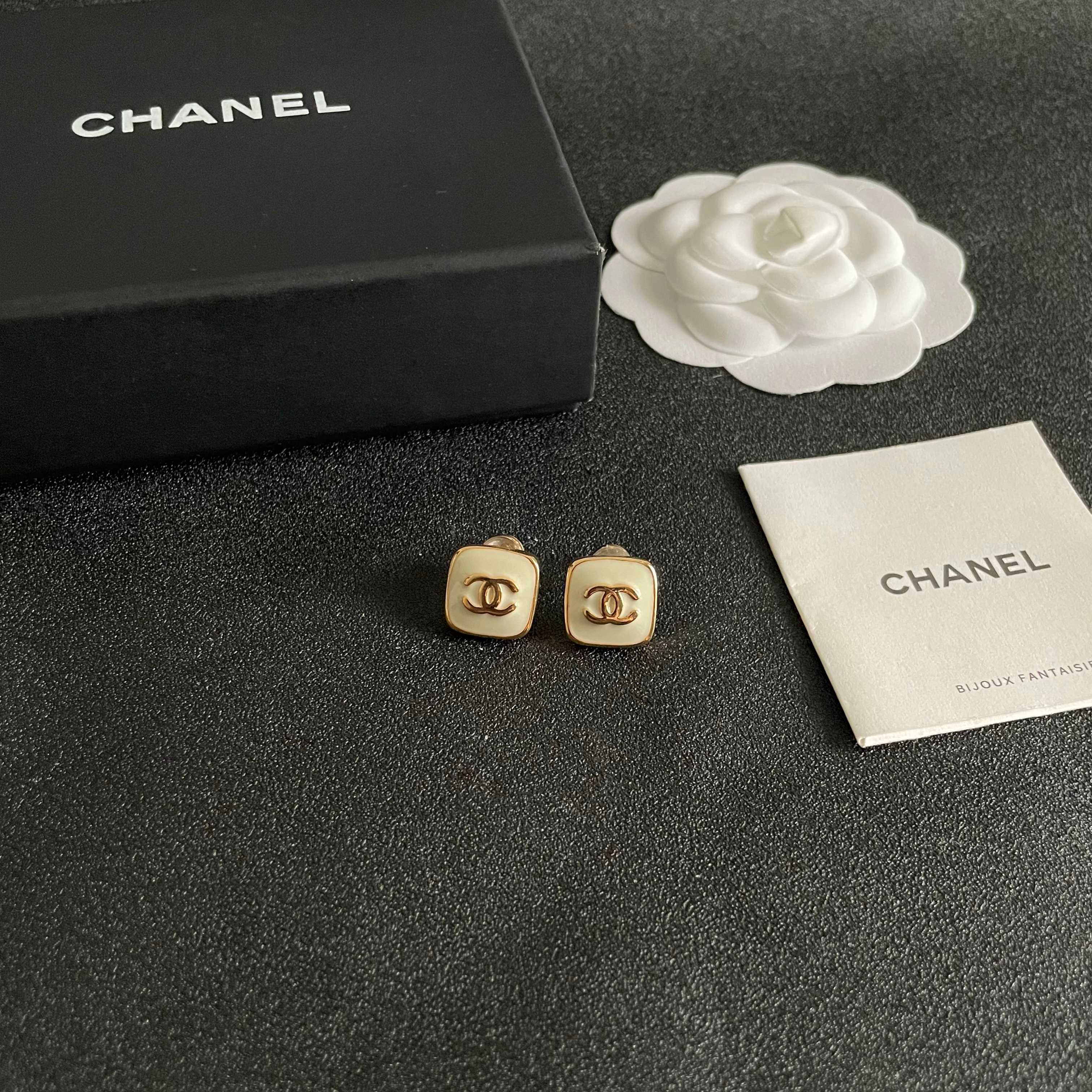  Chanel香奈儿 中古 耳钉👀小香家的款式真心无需多介绍😘🎶每一款都超好看，精致大方，非常显气质