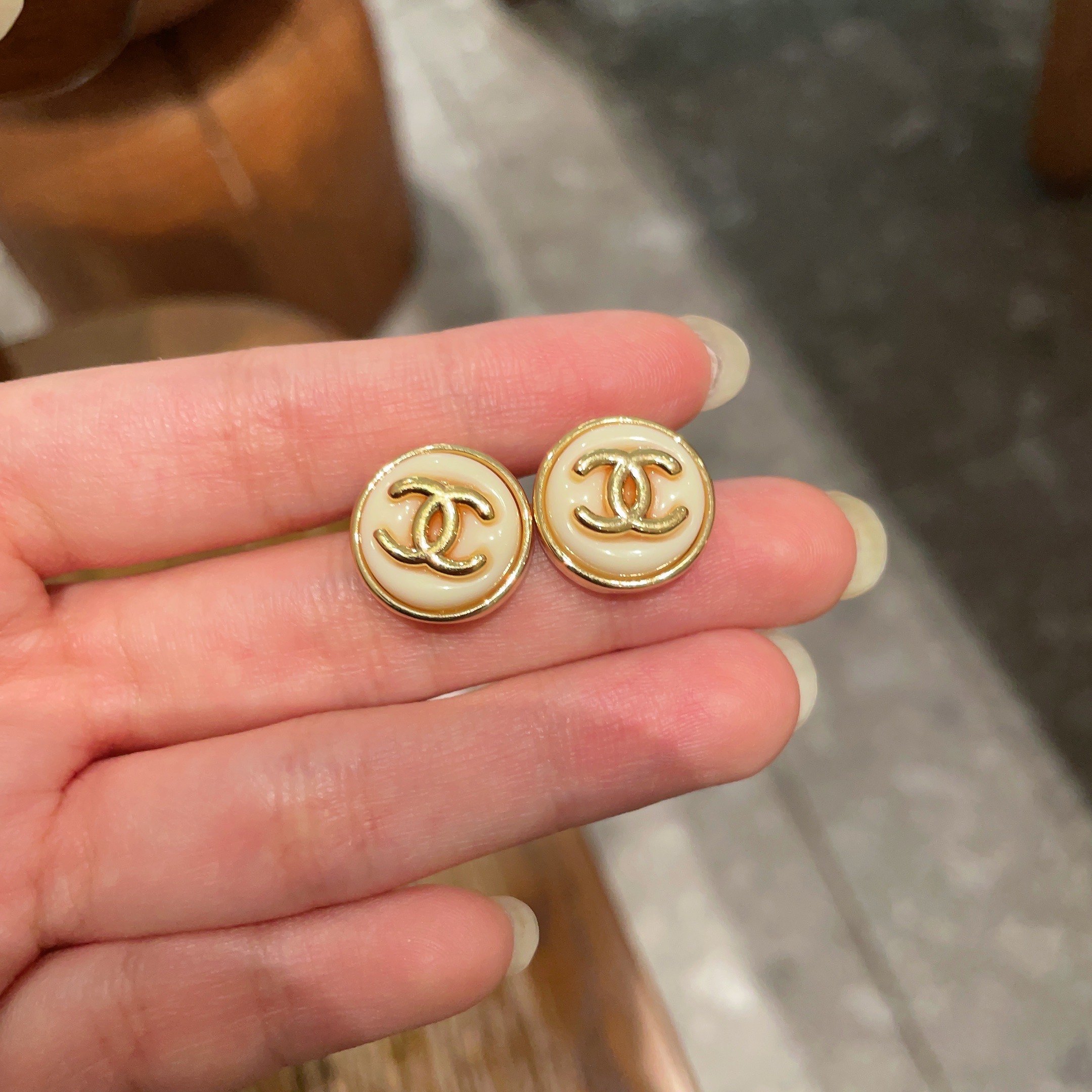  Chanel香奈儿 中古 耳钉👀小香家的款式真心无需多介绍😘🎶每一款都超好看，精致大方，非常显气质