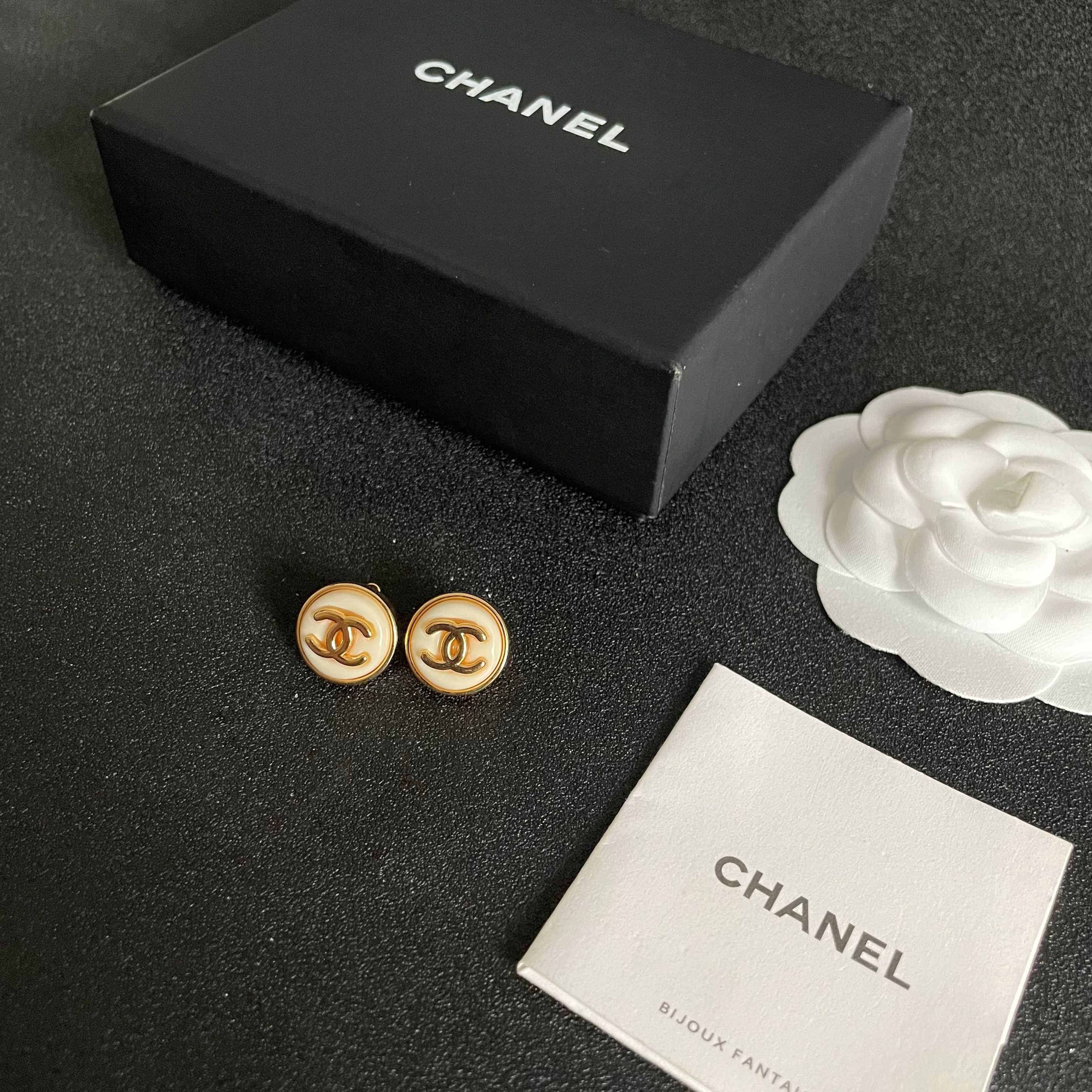  Chanel香奈儿 中古 耳钉👀小香家的款式真心无需多介绍😘🎶每一款都超好看，精致大方，非常显气质