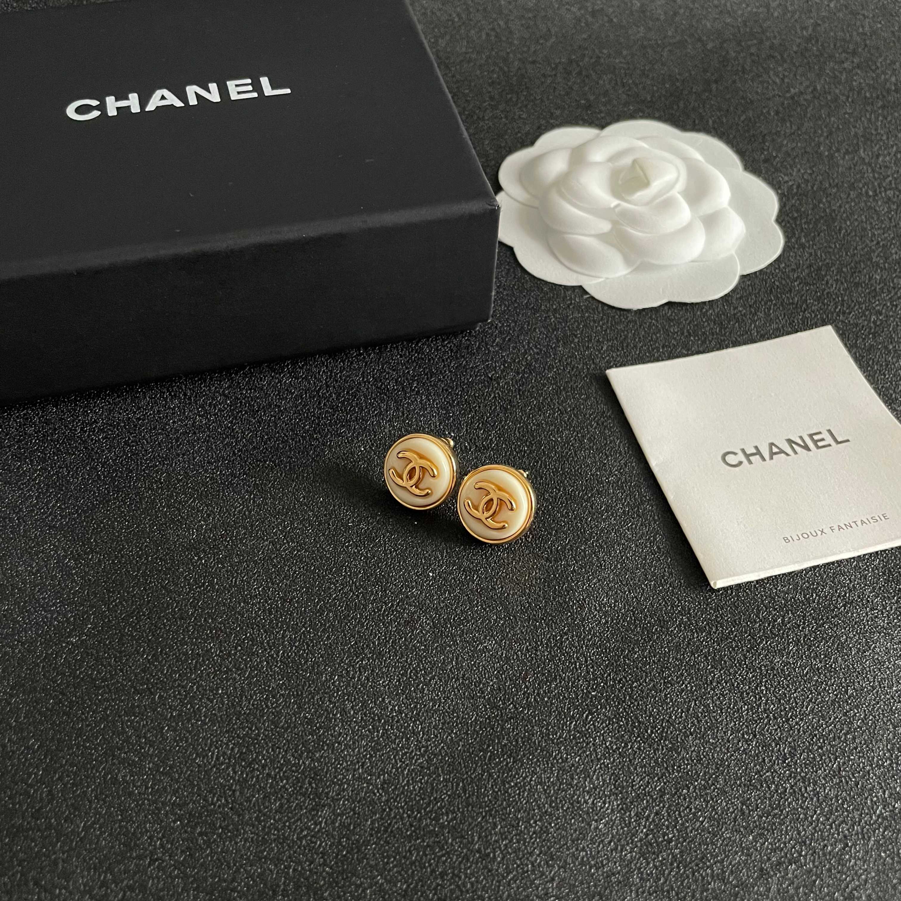  Chanel香奈儿 中古 耳钉👀小香家的款式真心无需多介绍😘🎶每一款都超好看，精致大方，非常显气质