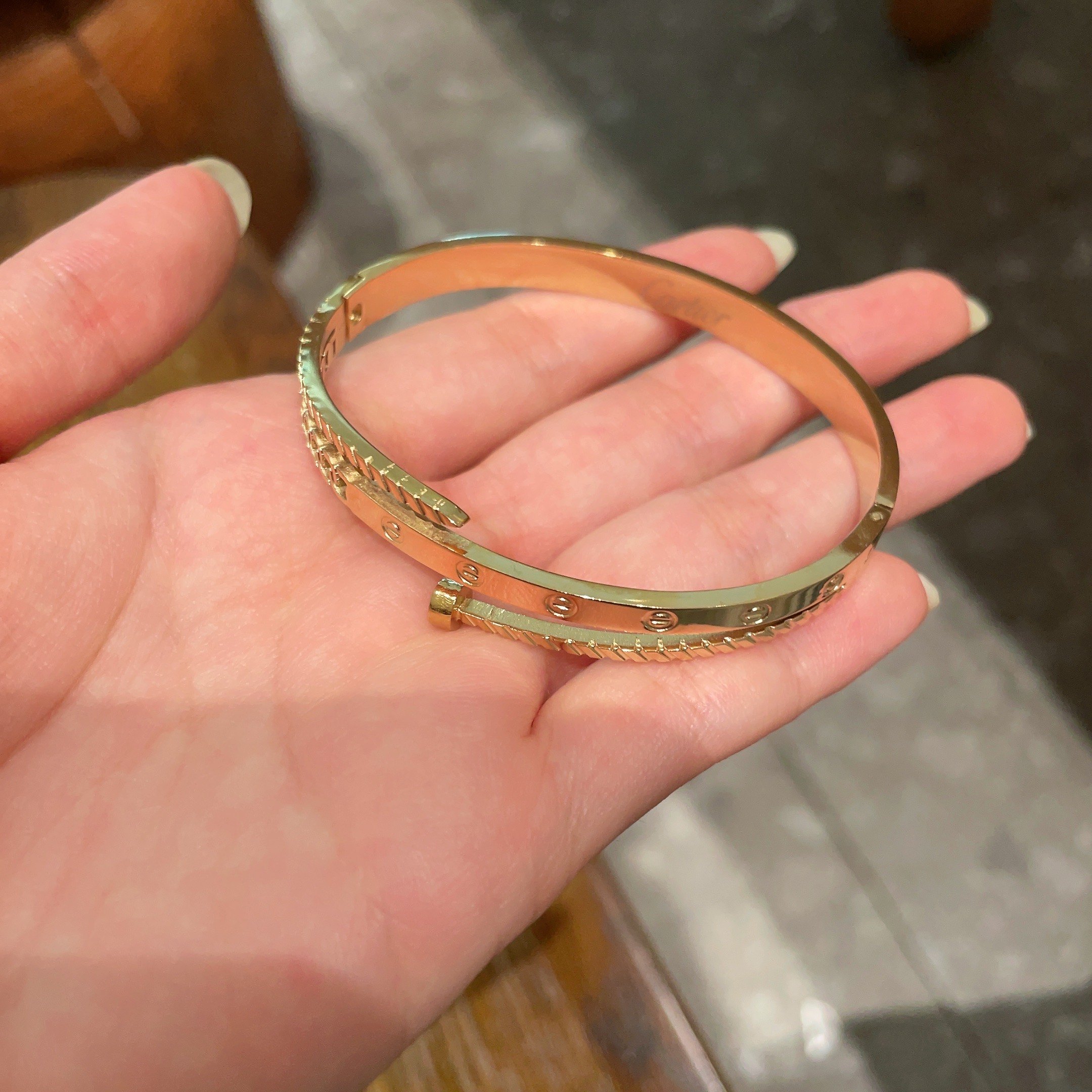 👑Cartier 卡地亚官网最新发布 👉🏻火爆钉子手镯💥进口精工保色18k💯高端定制👈🏻🙈🙈🙈顶级工艺 