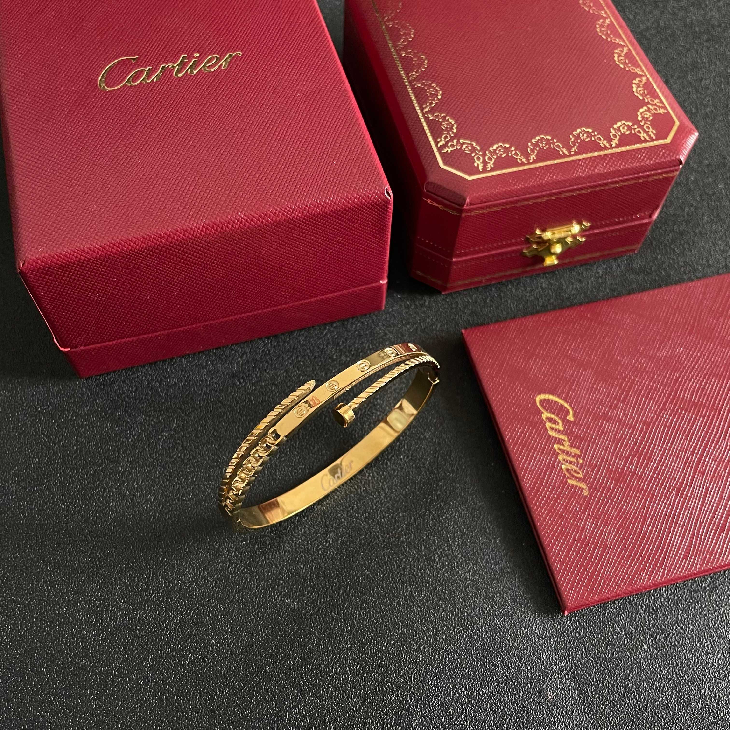 👑Cartier 卡地亚官网最新发布 👉🏻火爆钉子手镯💥进口精工保色18k💯高端定制👈🏻🙈🙈🙈顶级工艺 