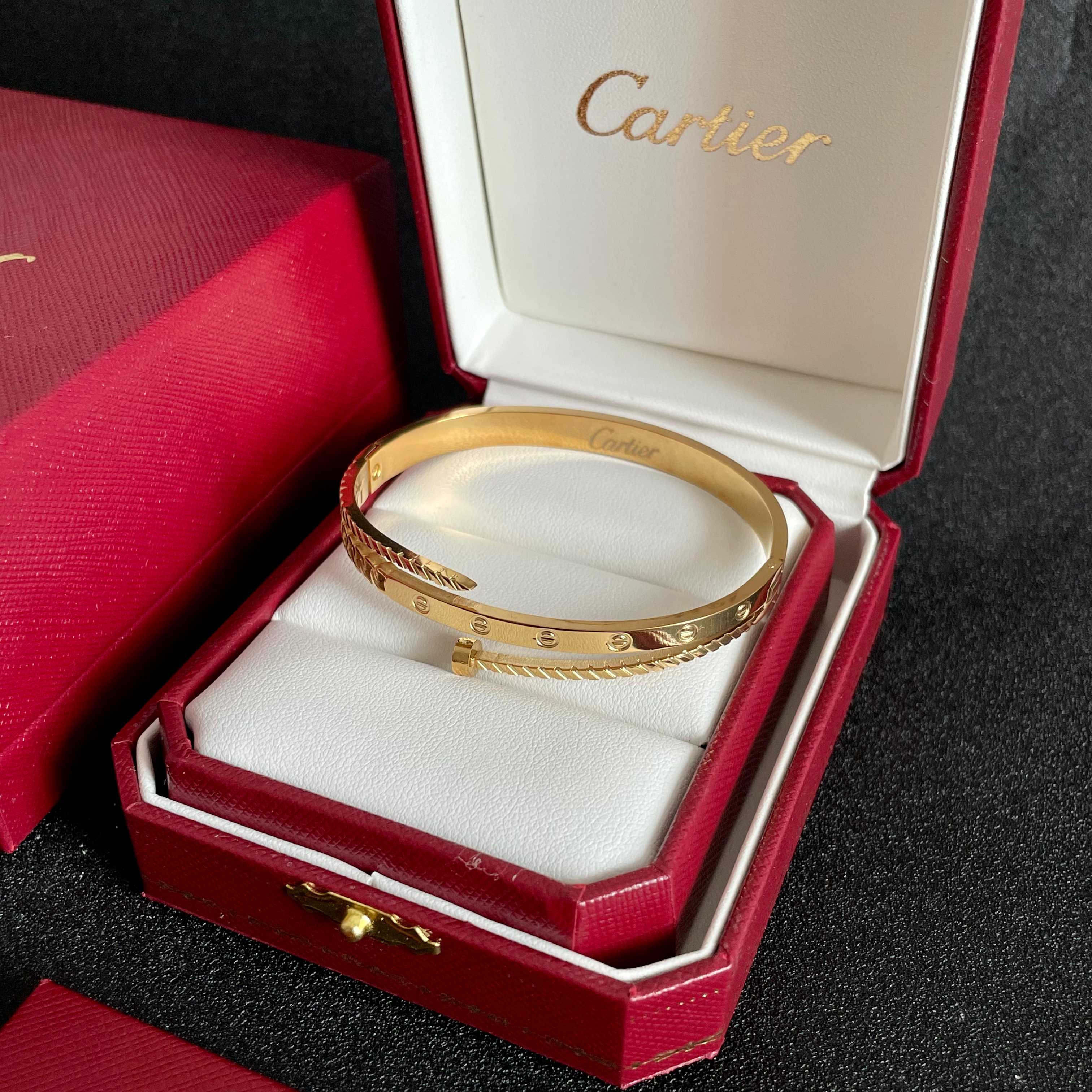 👑Cartier 卡地亚官网最新发布 👉🏻火爆钉子手镯💥进口精工保色18k💯高端定制👈🏻🙈🙈🙈顶级工艺 
