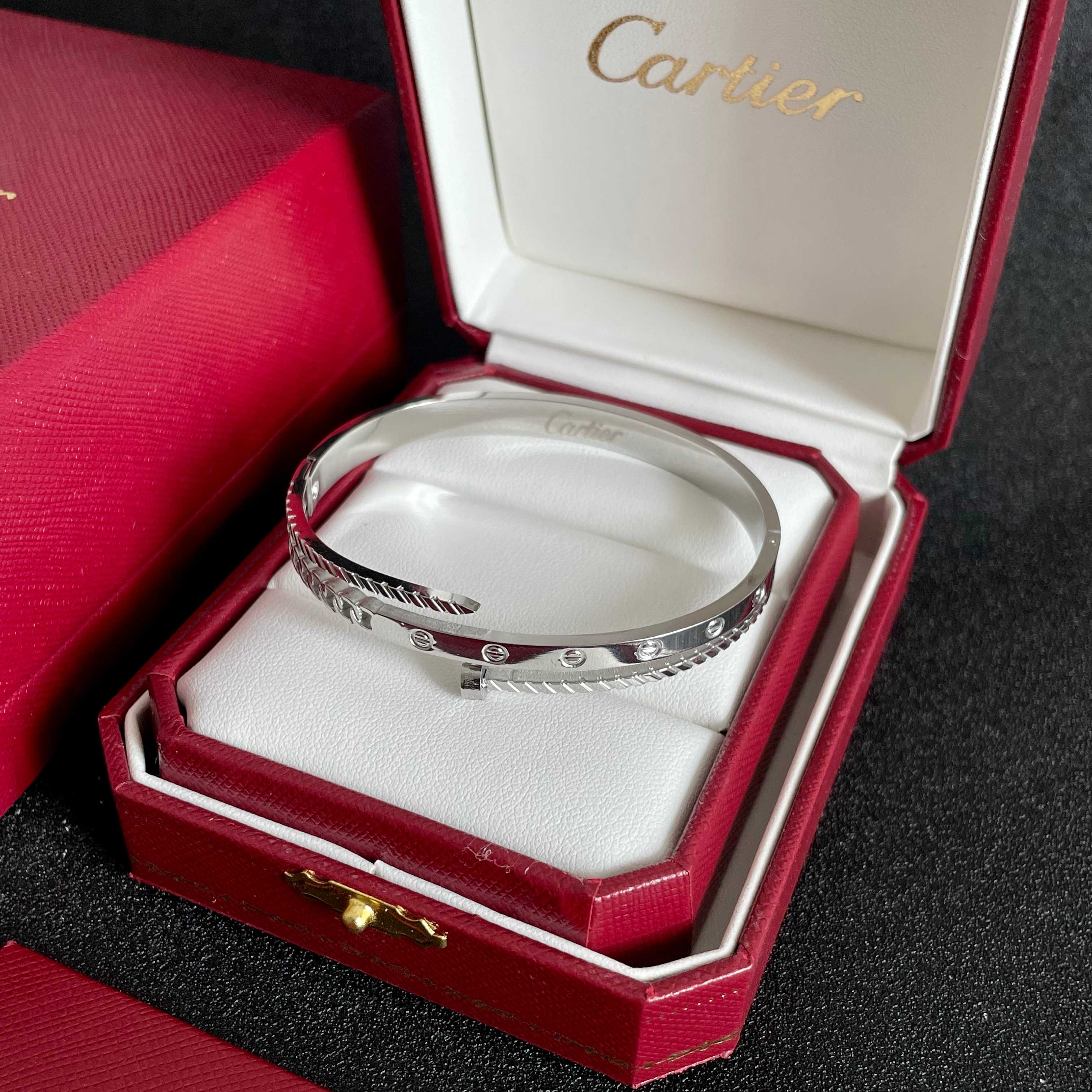 👑Cartier 卡地亚官网最新发布 👉🏻火爆钉子手镯💥进口精工保色18k💯高端定制👈🏻🙈🙈🙈顶级工艺 