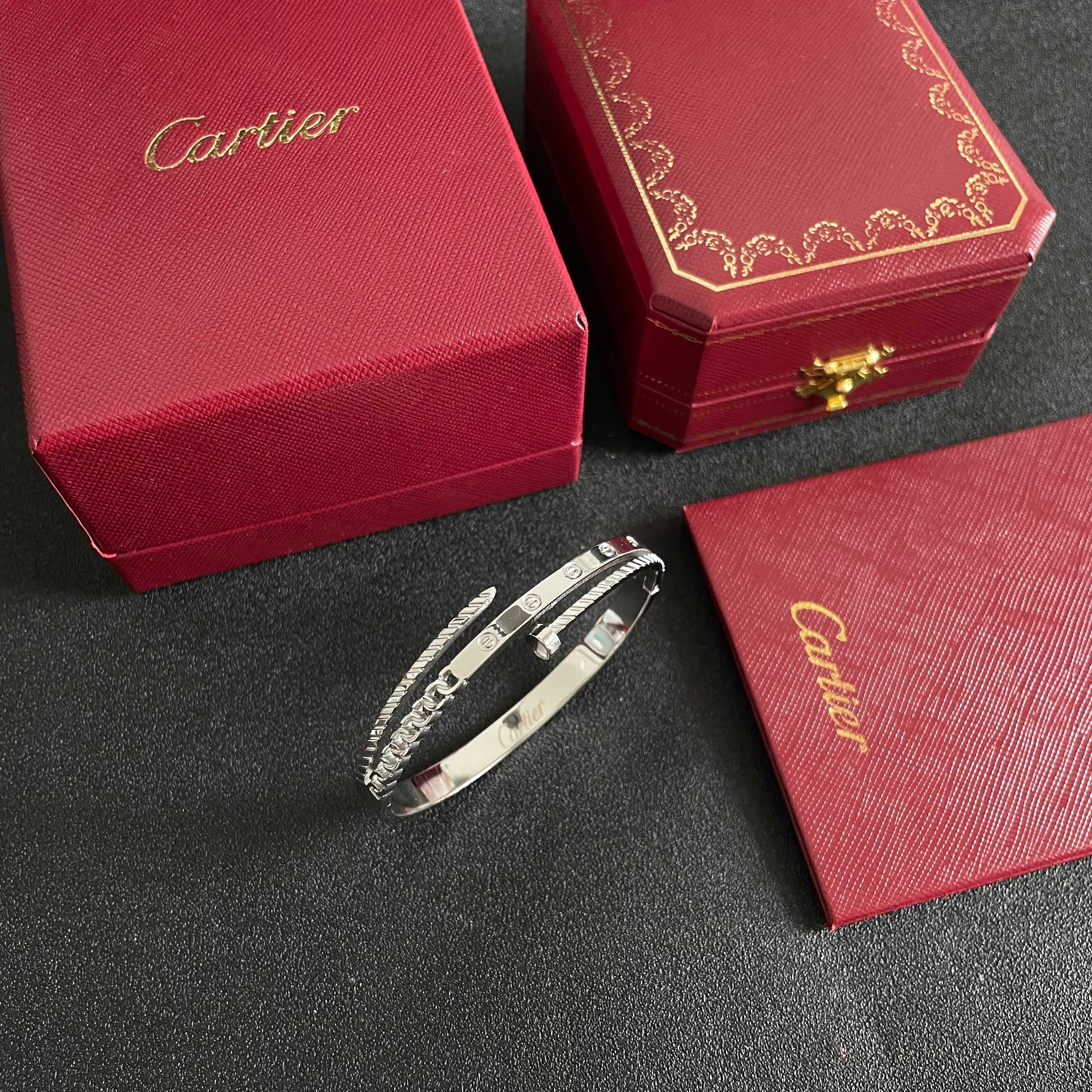 👑Cartier 卡地亚官网最新发布 👉🏻火爆钉子手镯💥进口精工保色18k💯高端定制👈🏻🙈🙈🙈顶级工艺 