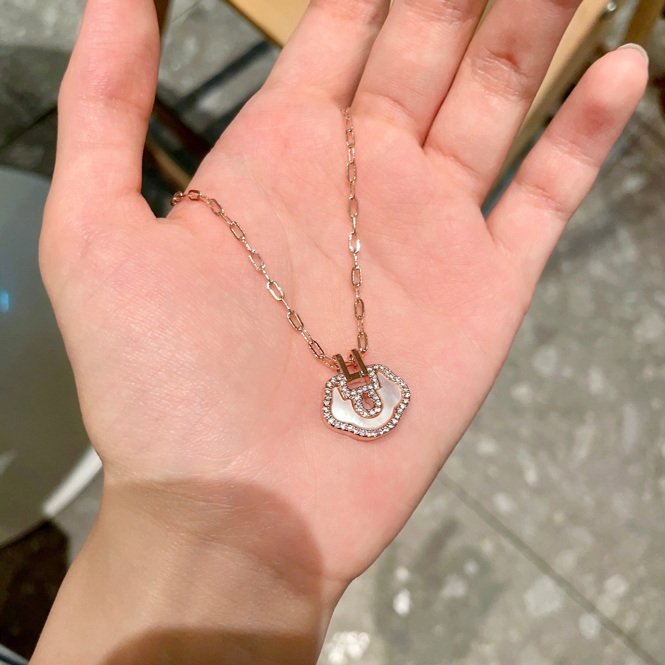  麒麟mini如意项链✨时尚与传统相结合的一款💓不会满大街撞款的小精品，非常夺目，精巧别致，很吸睛！手工