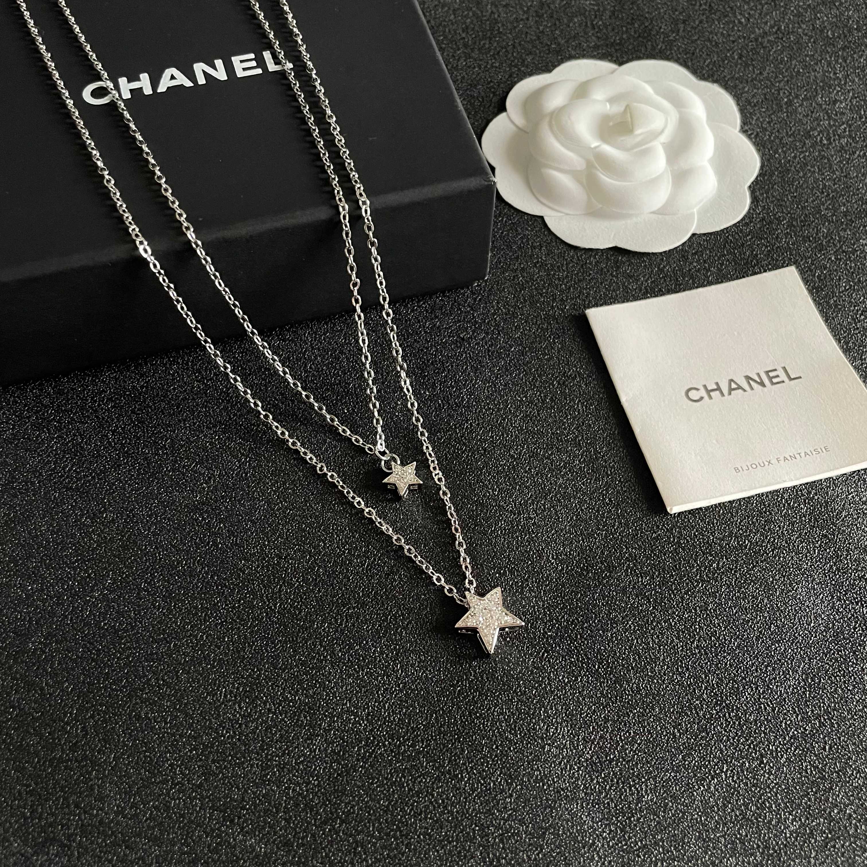  Chanel香奈儿 中古 项链👀小香家的款式真心无需多介绍😘🎶每一款都超好看，精致大方，非常显气质