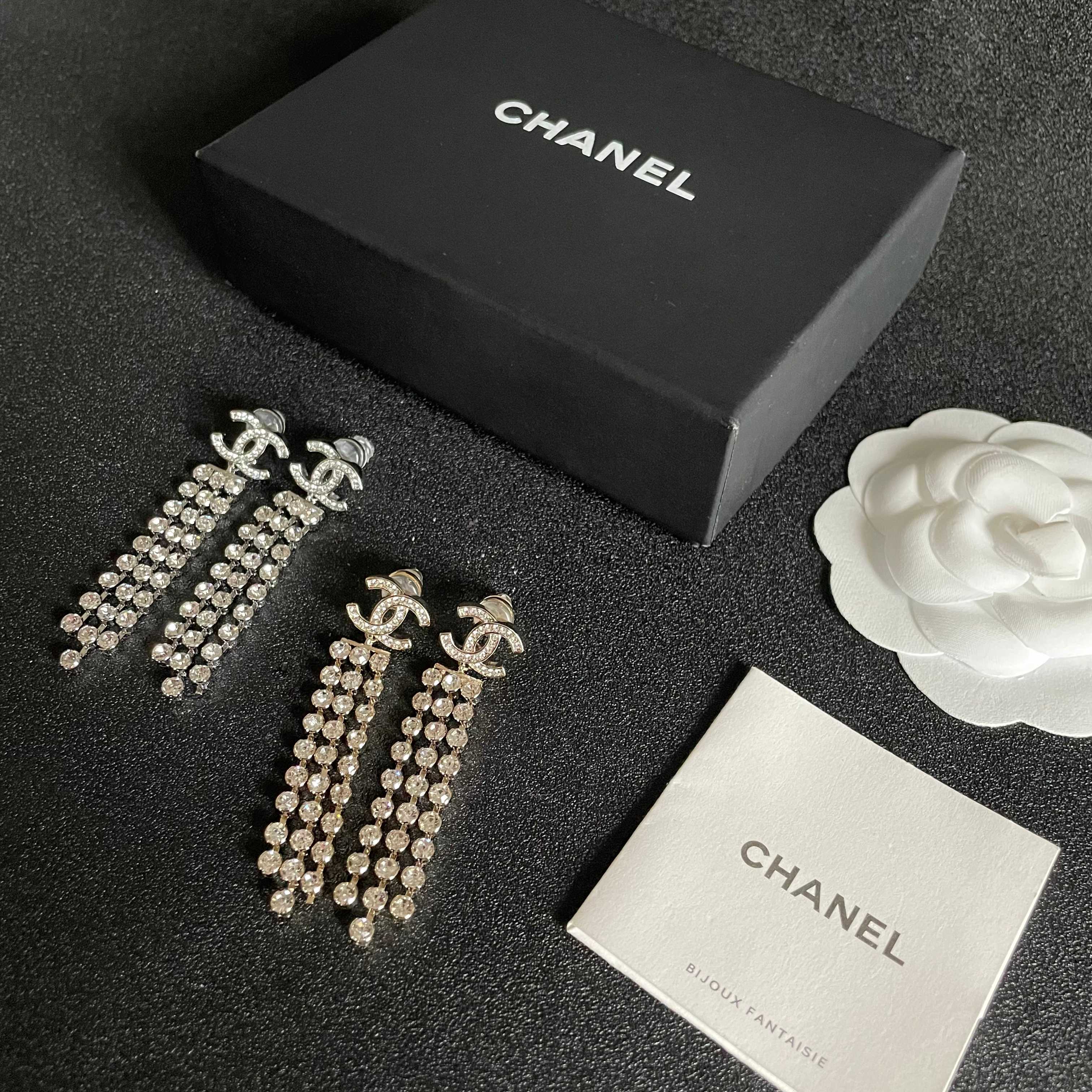  Chanel香奈儿 中古 耳钉👀小香家的款式真心无需多介绍😘🎶每一款都超好看，精致大方，非常显气质