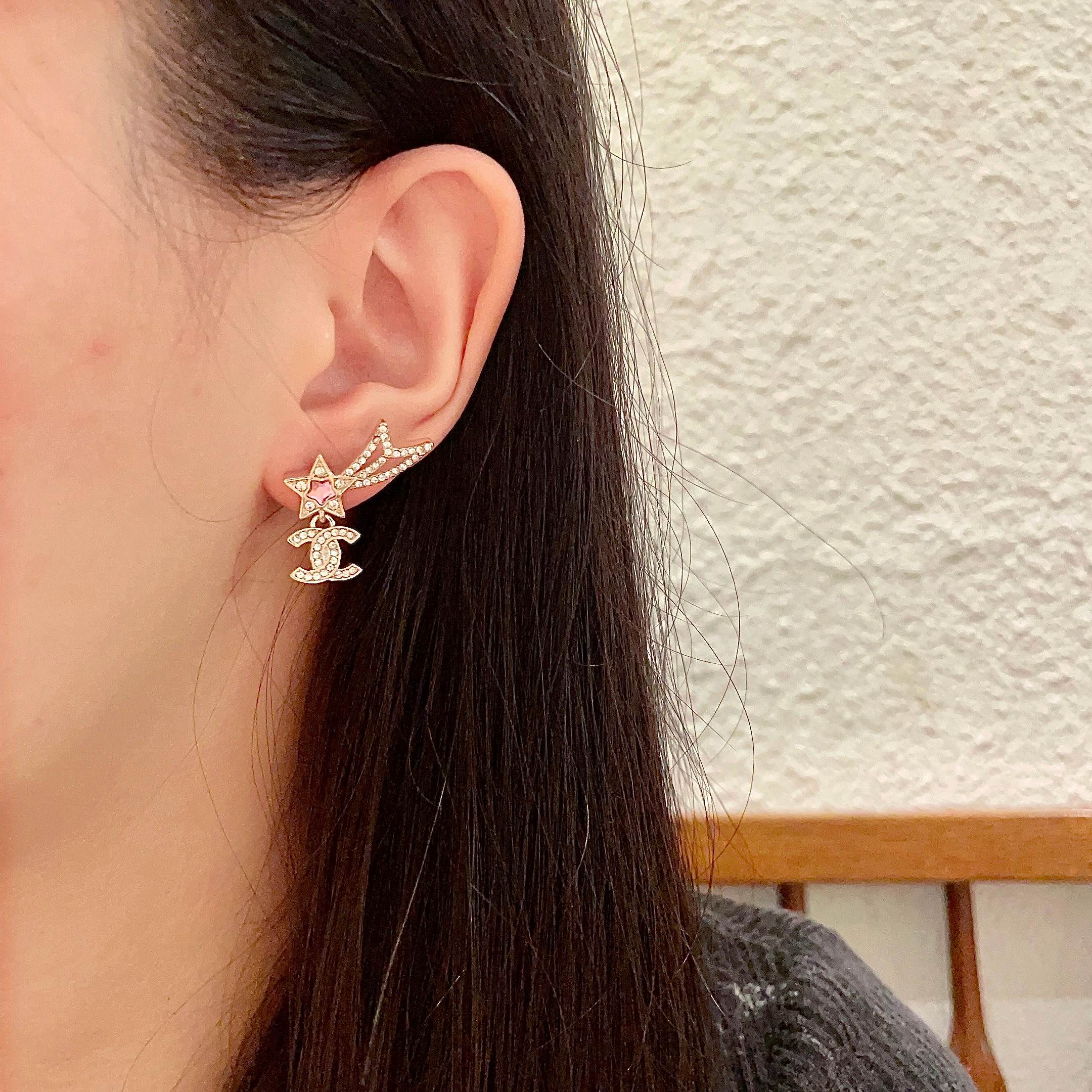  Chanel香奈儿 中古 耳钉👀小香家的款式真心无需多介绍😘🎶每一款都超好看，精致大方，非常显气质