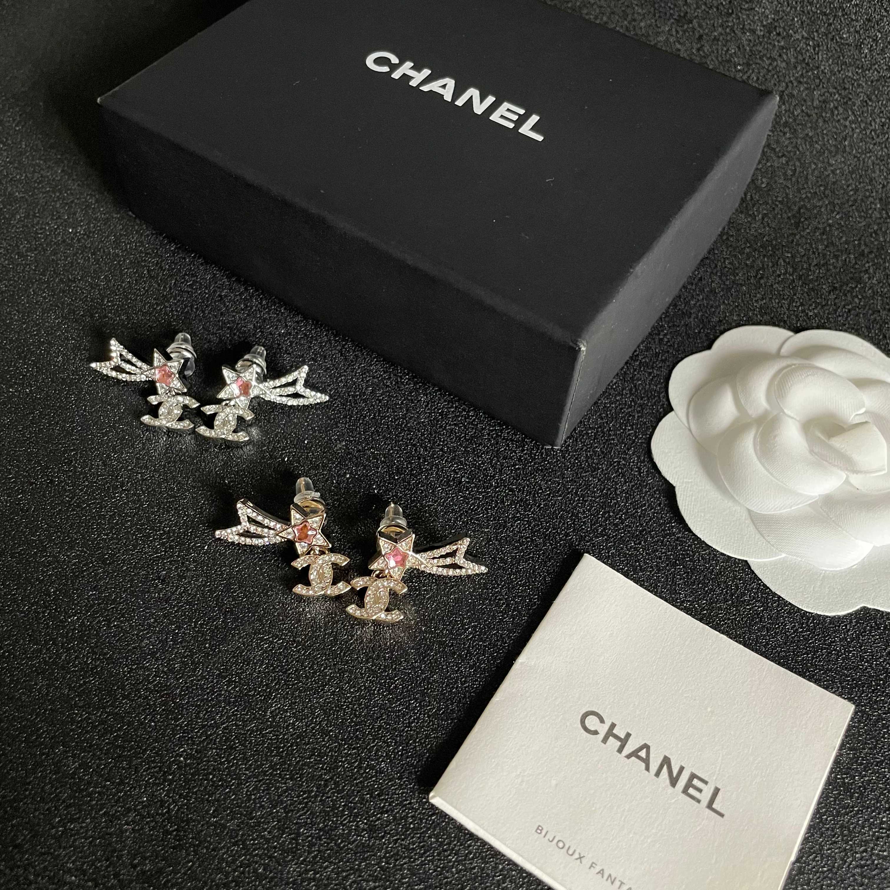  Chanel香奈儿 中古 耳钉👀小香家的款式真心无需多介绍😘🎶每一款都超好看，精致大方，非常显气质