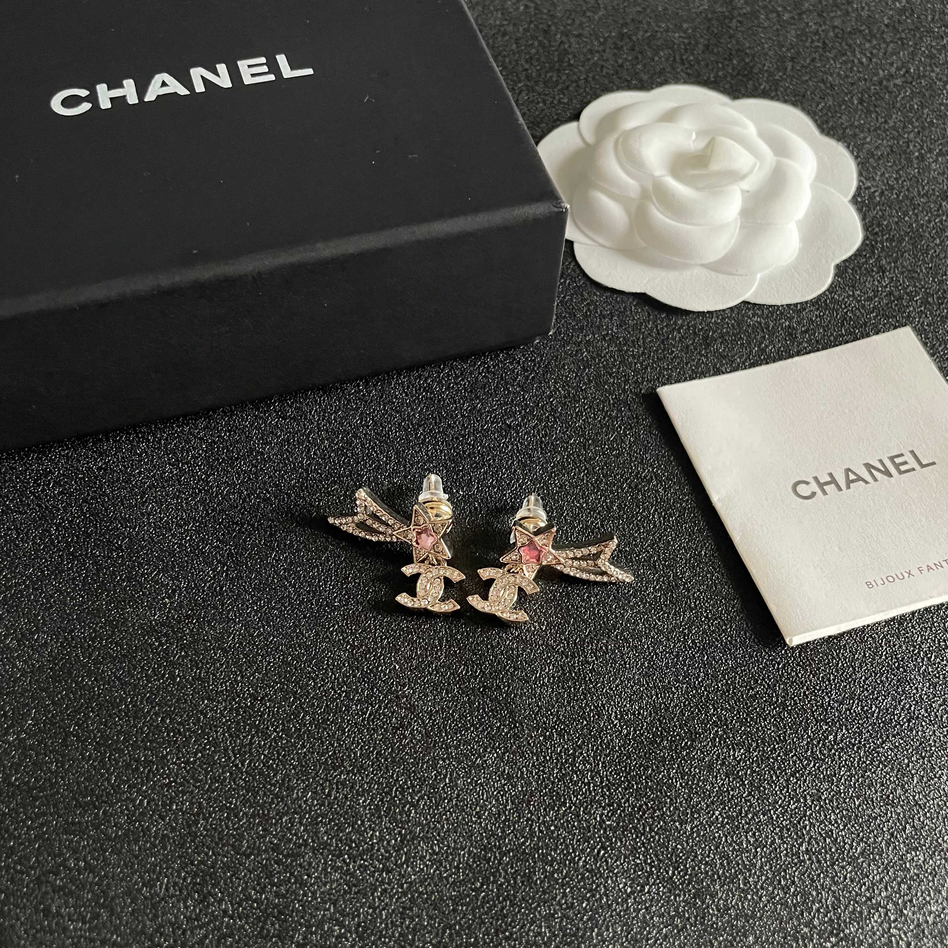  Chanel香奈儿 中古 耳钉👀小香家的款式真心无需多介绍😘🎶每一款都超好看，精致大方，非常显气质